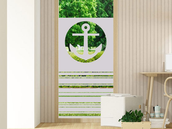 Weißes Fensterfolien-Design mit Anker und Streifen.