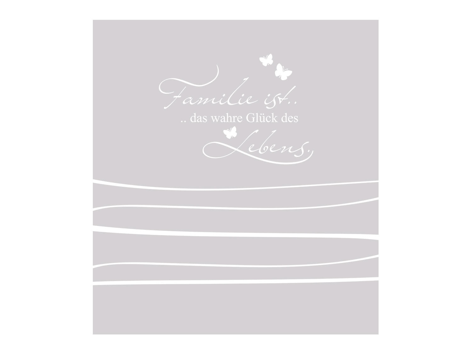 Wanddekoration in Grau mit weißem Schriftzug und Schmetterlingen.