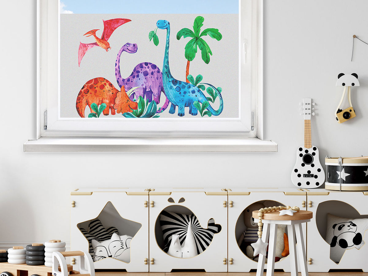 Bunte Dinosaurier mit Pflanzen und einem Pterodactylus.