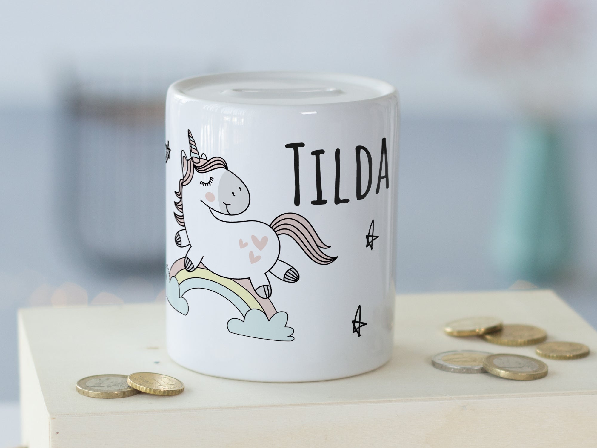 Weißes Sparschwein mit Einhorn-Motiv und dem Namen "TILDA".