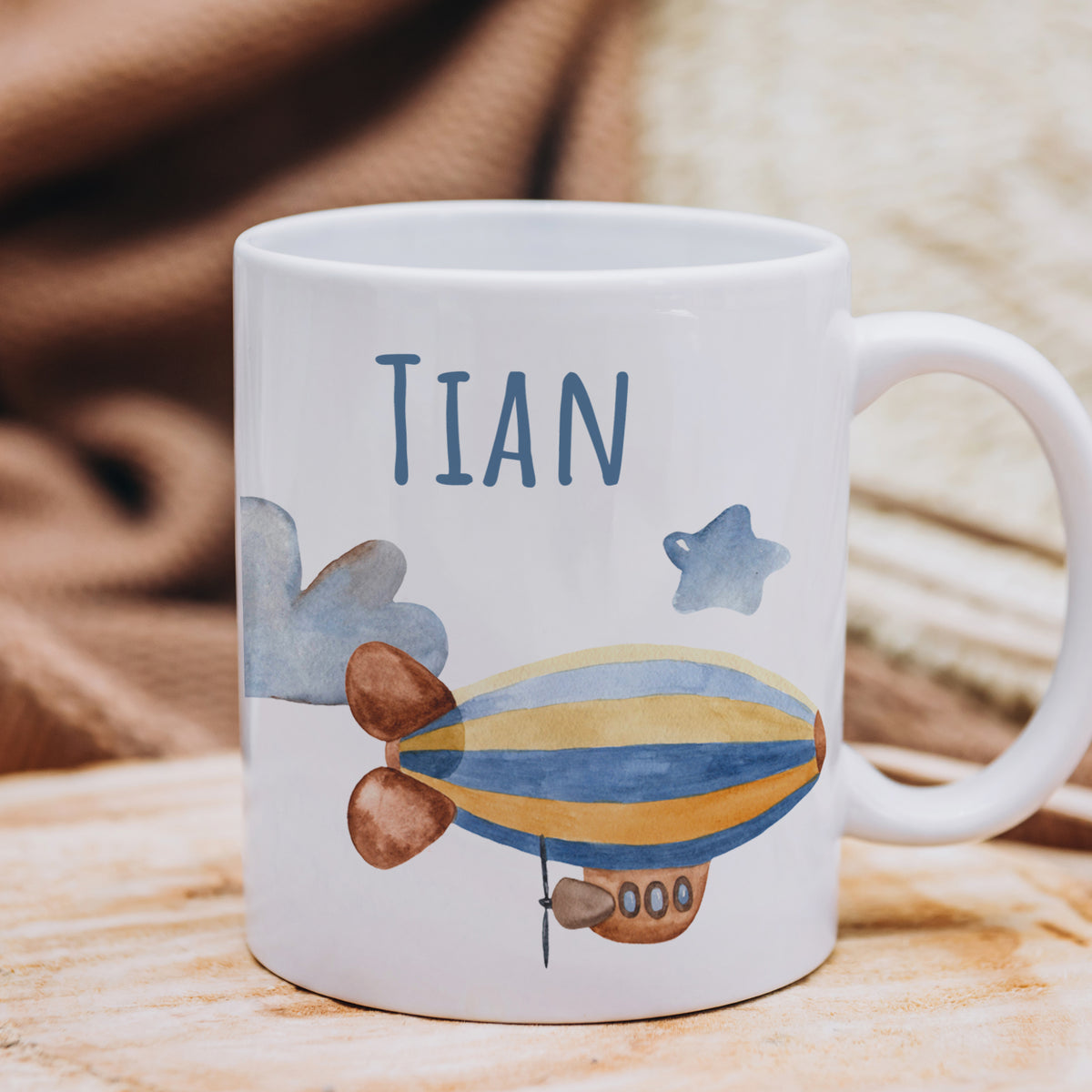 Tasse mit Luftschiff-Design, blau und gelb, personalisiert mit "TIAN".