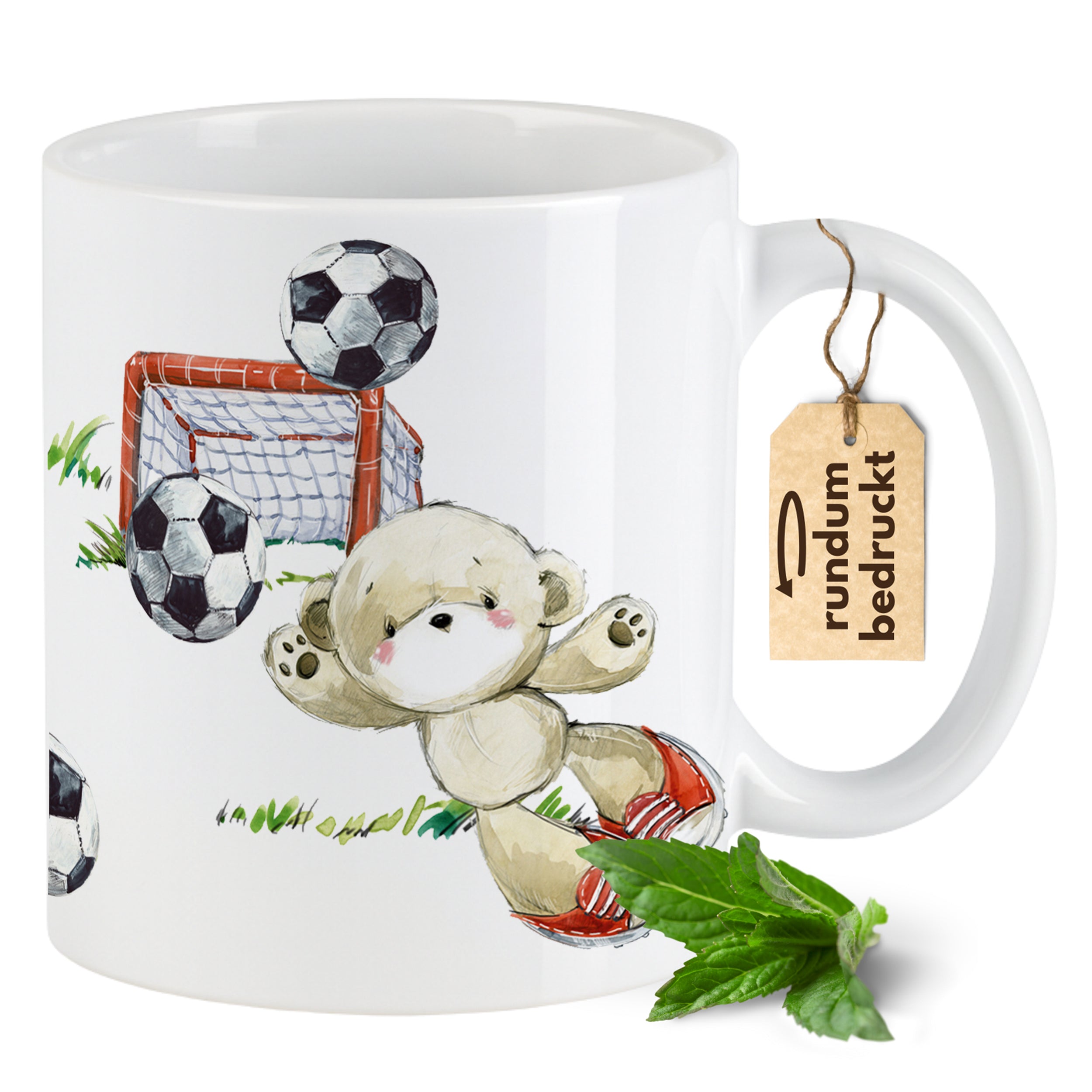 Tasse mit Bärchen und Fußballmotiven, weiß.