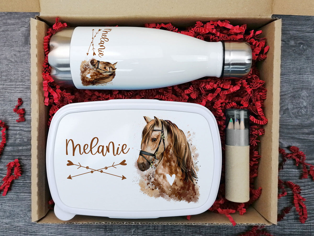 Wasserflasche und Brotdose mit Pferdemotiv, personalisiert mit Melanie.
