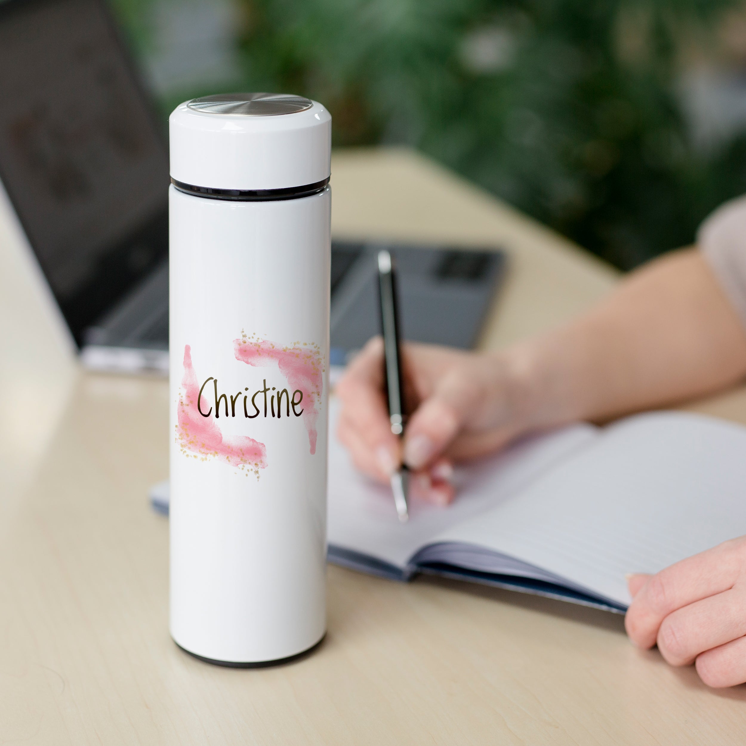 Weiße Thermosflasche mit pinkem Design und dem Namen "Christine".