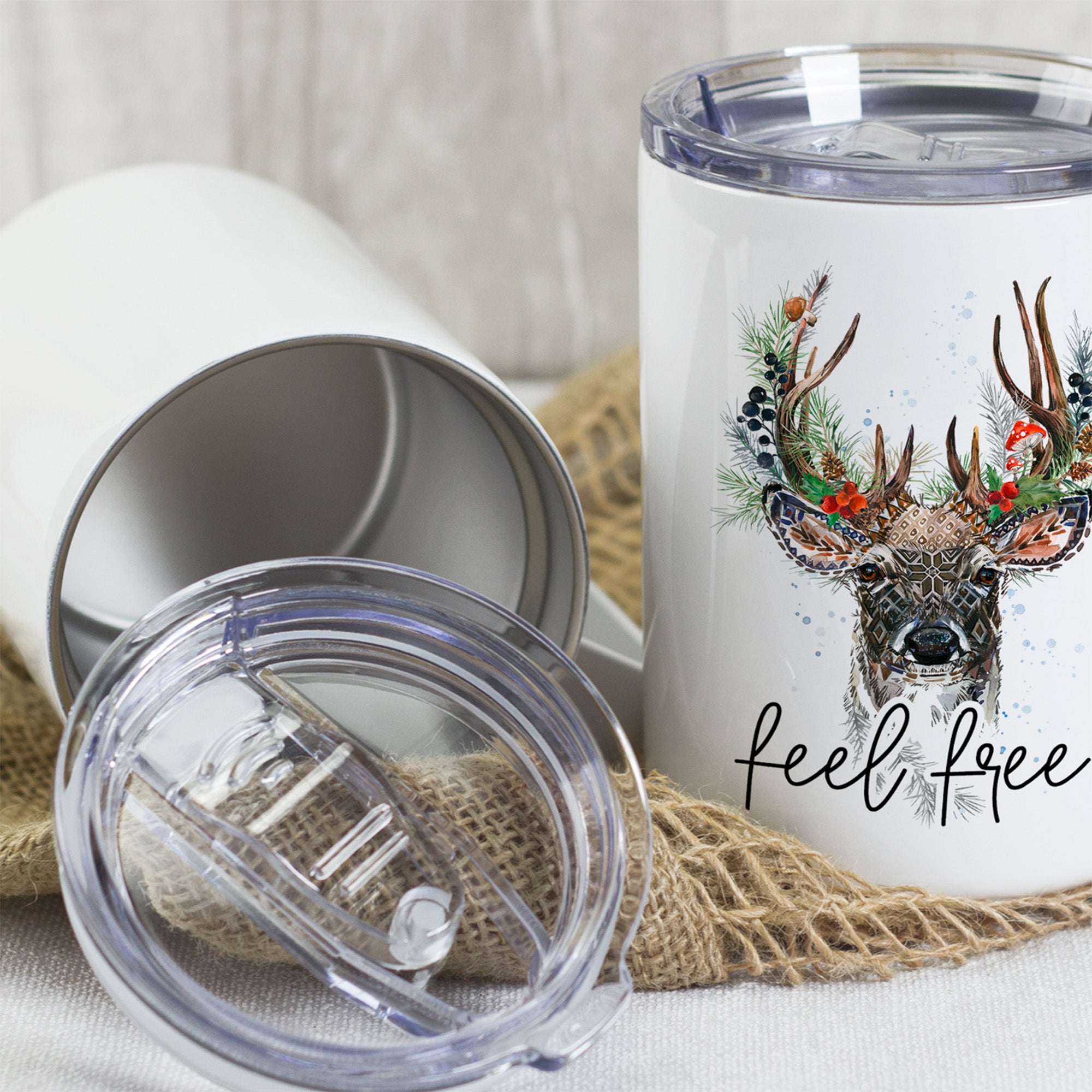 Tumbler mit Hirschmotiv und Aufschrift "feel free"
