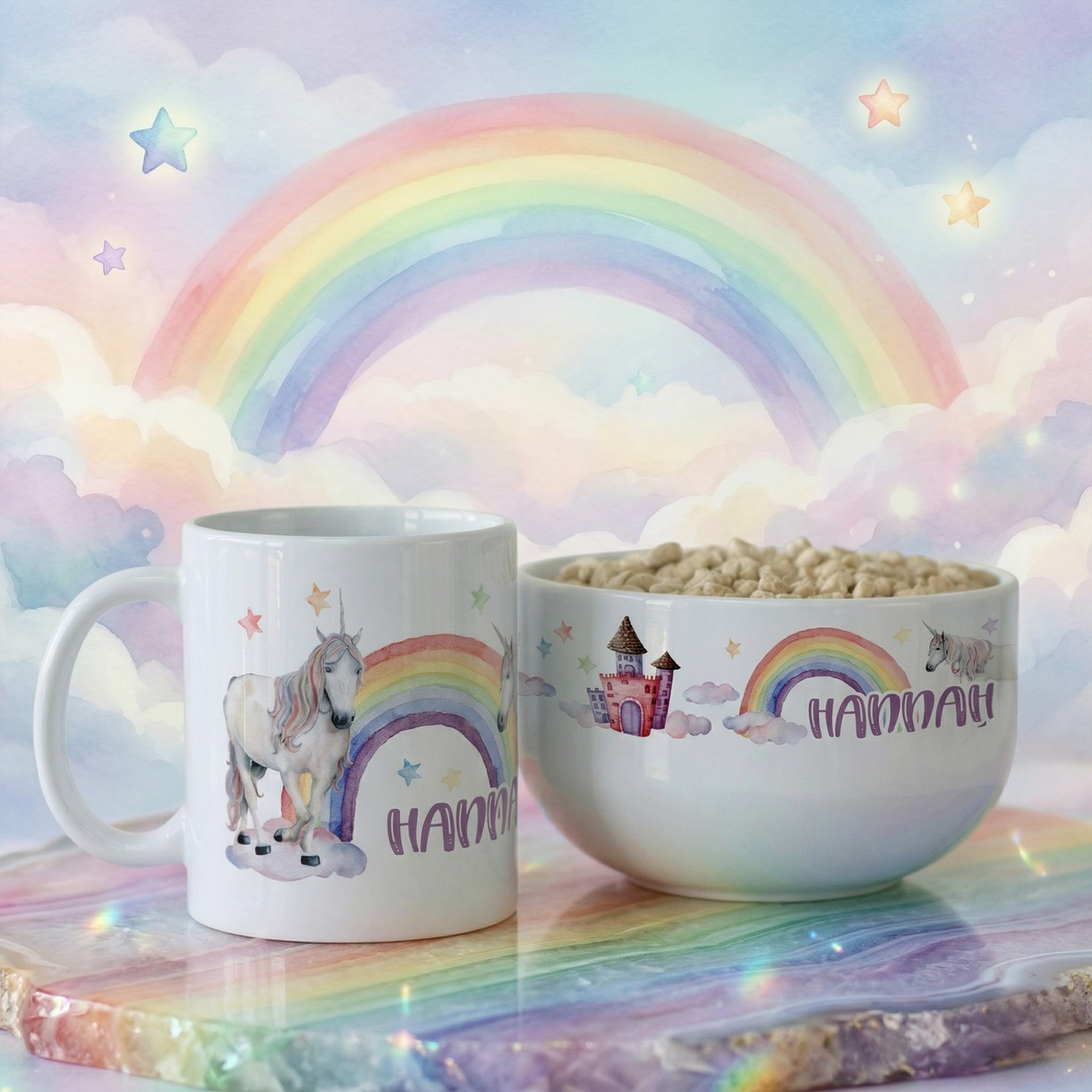 Tasse und Schüssel mit Einhorn-Motiv und Regenbogen.