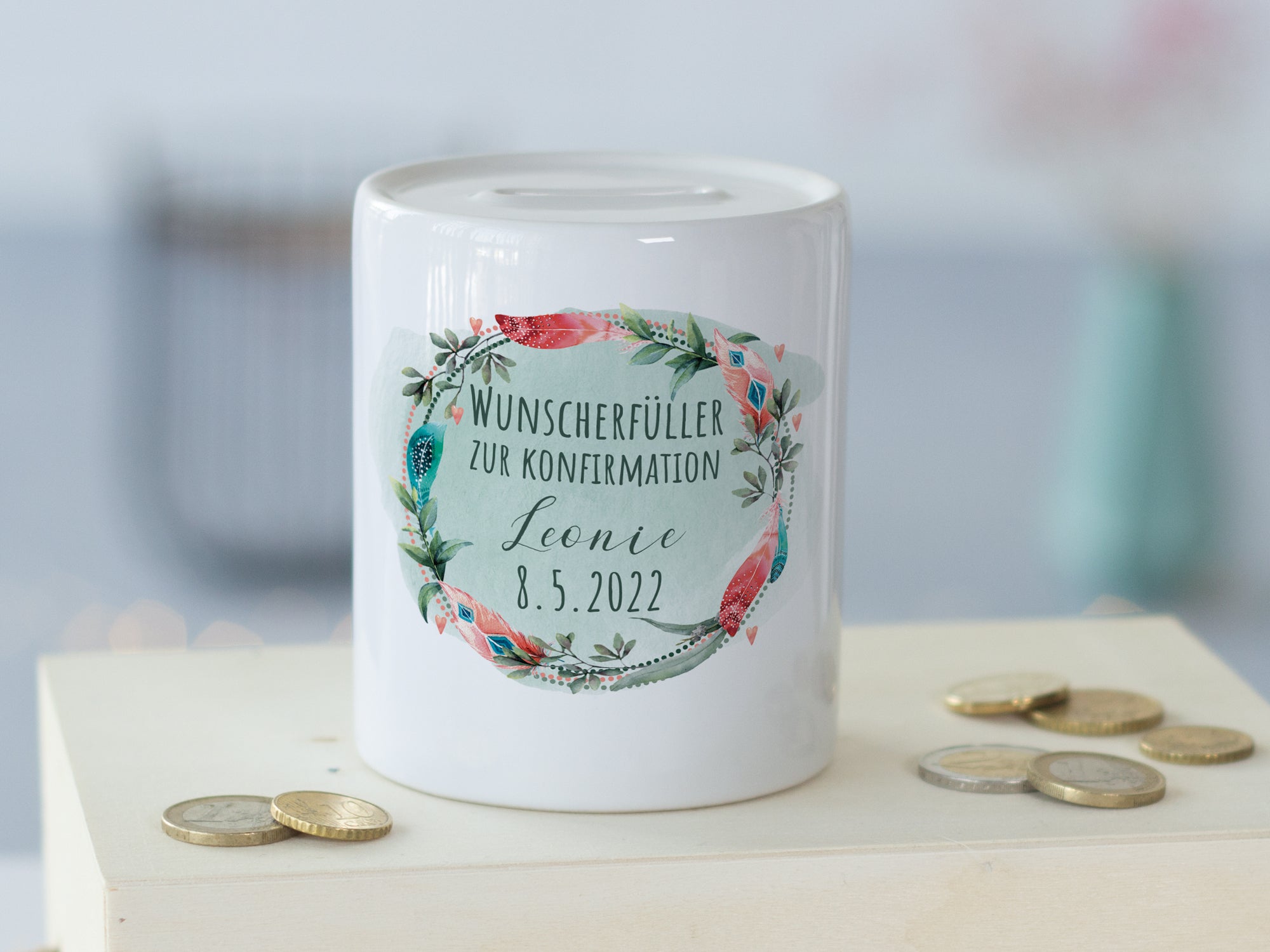 Spardose zur Konfirmation mit Blumenkranz und Wunschname in Wohnszene