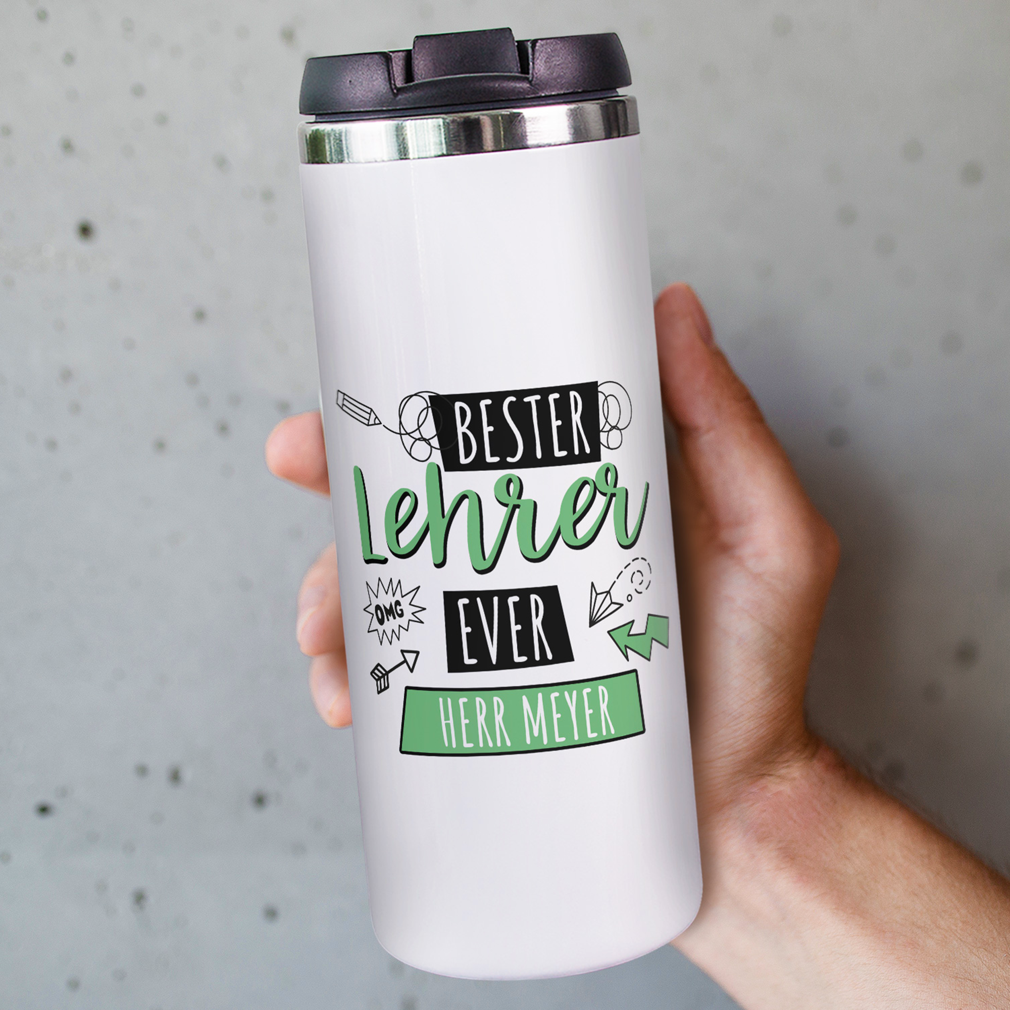 Weißer Thermobecher mit "Bester Lehrer Ever" und Namen.