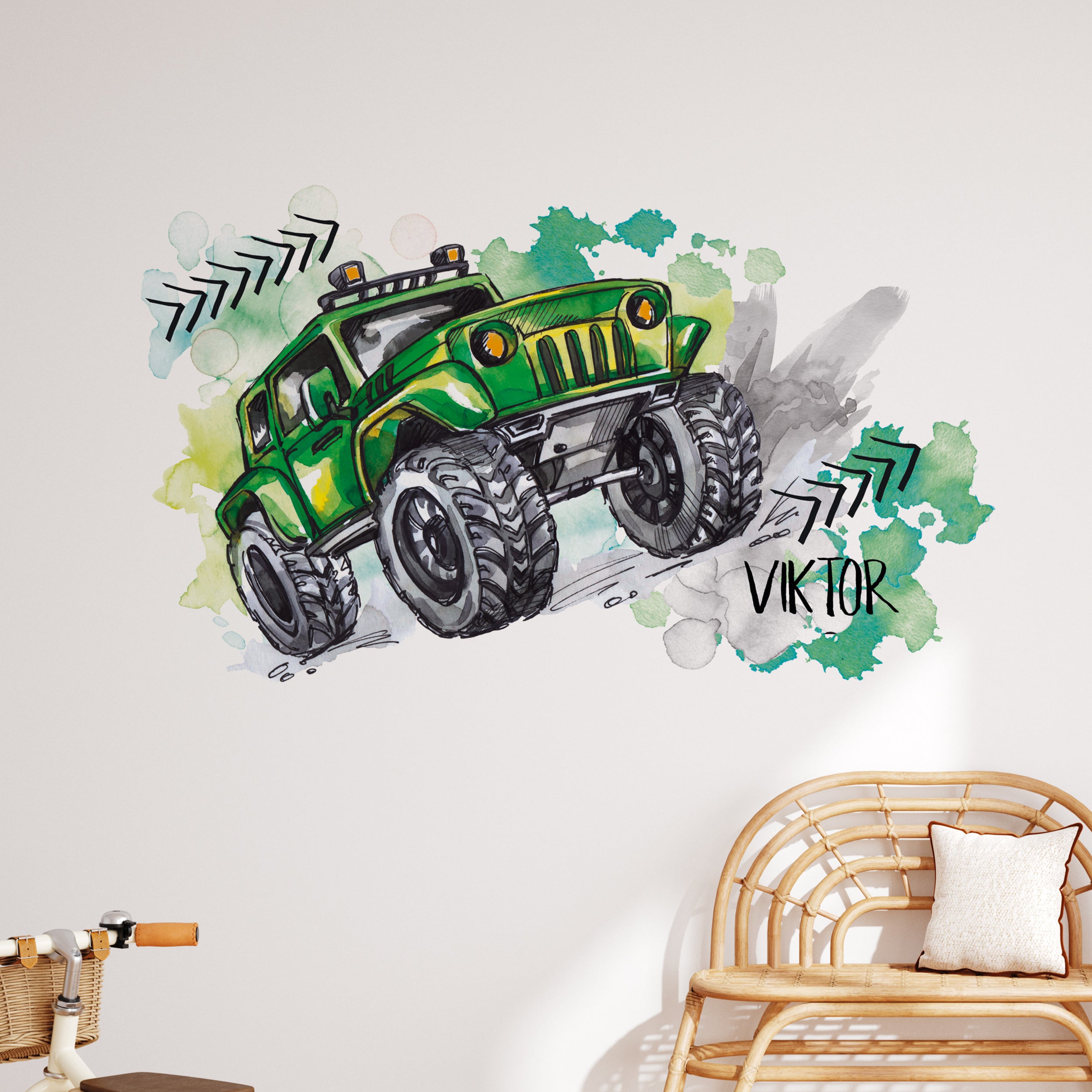 Grünes Spielzeugauto mit großen Reifen und Namen Viktor.