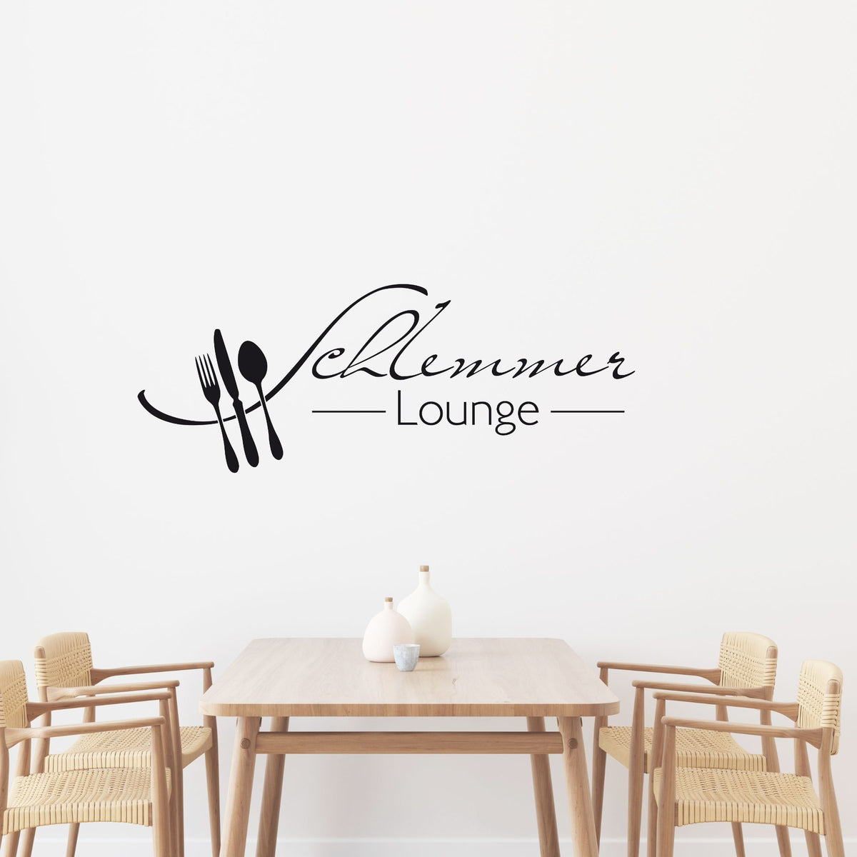 Schwarzer Wandaufkleber "Schlemmer Lounge" mit Besteck.