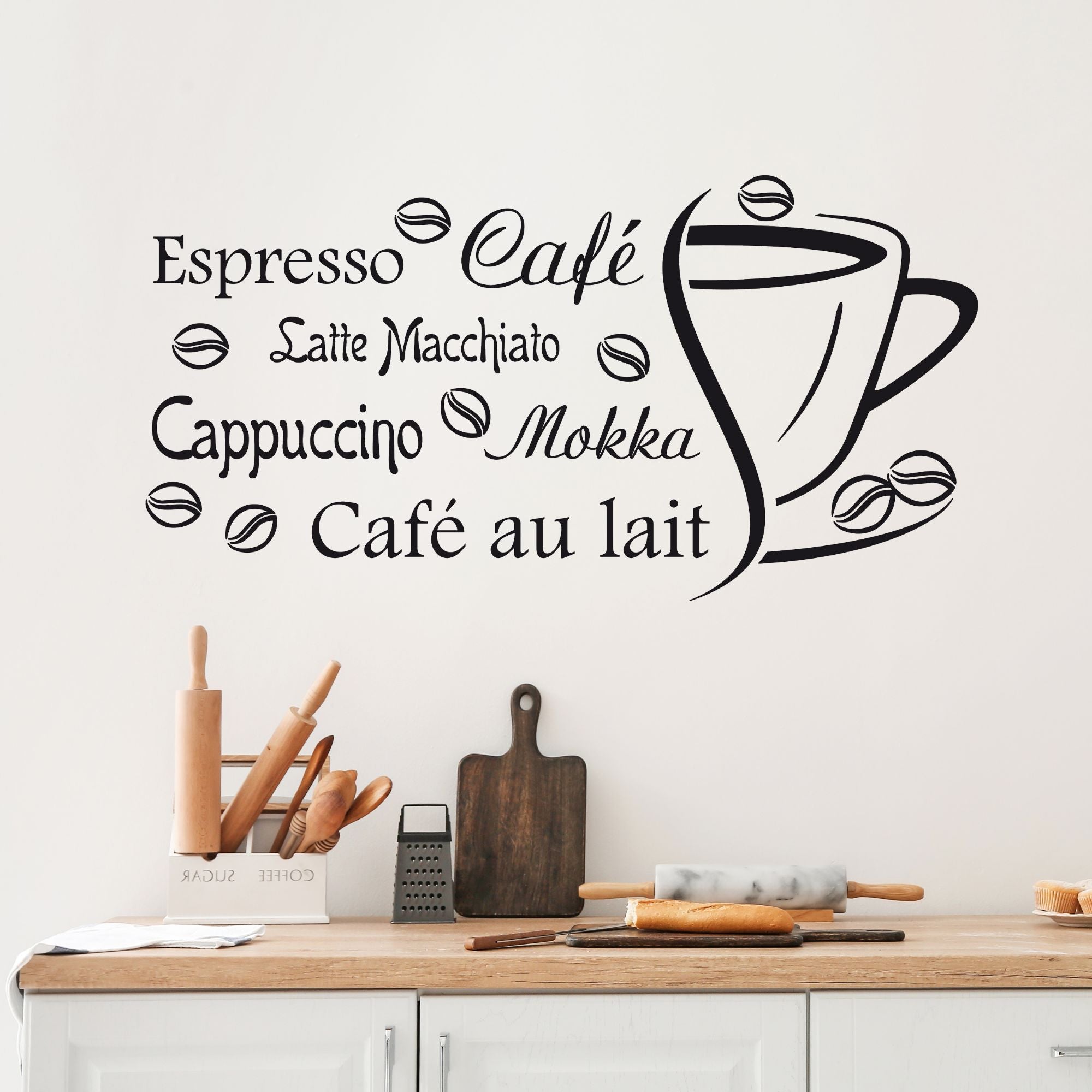 Wandtattoo mit Kaffeetypen in Schwarz.