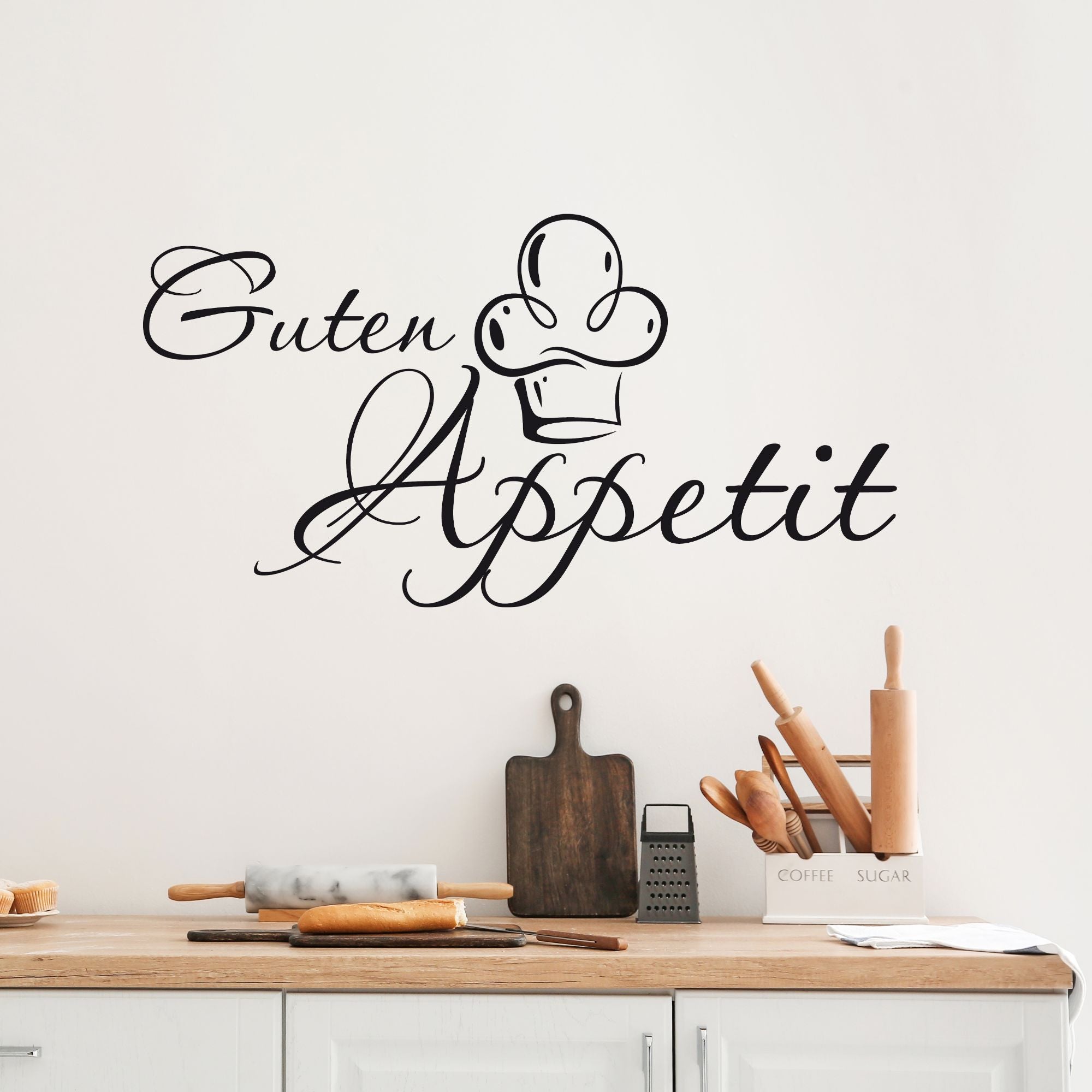 Wandtattoo "Guten Appetit" in Schwarz, Kochmütze-Design.
