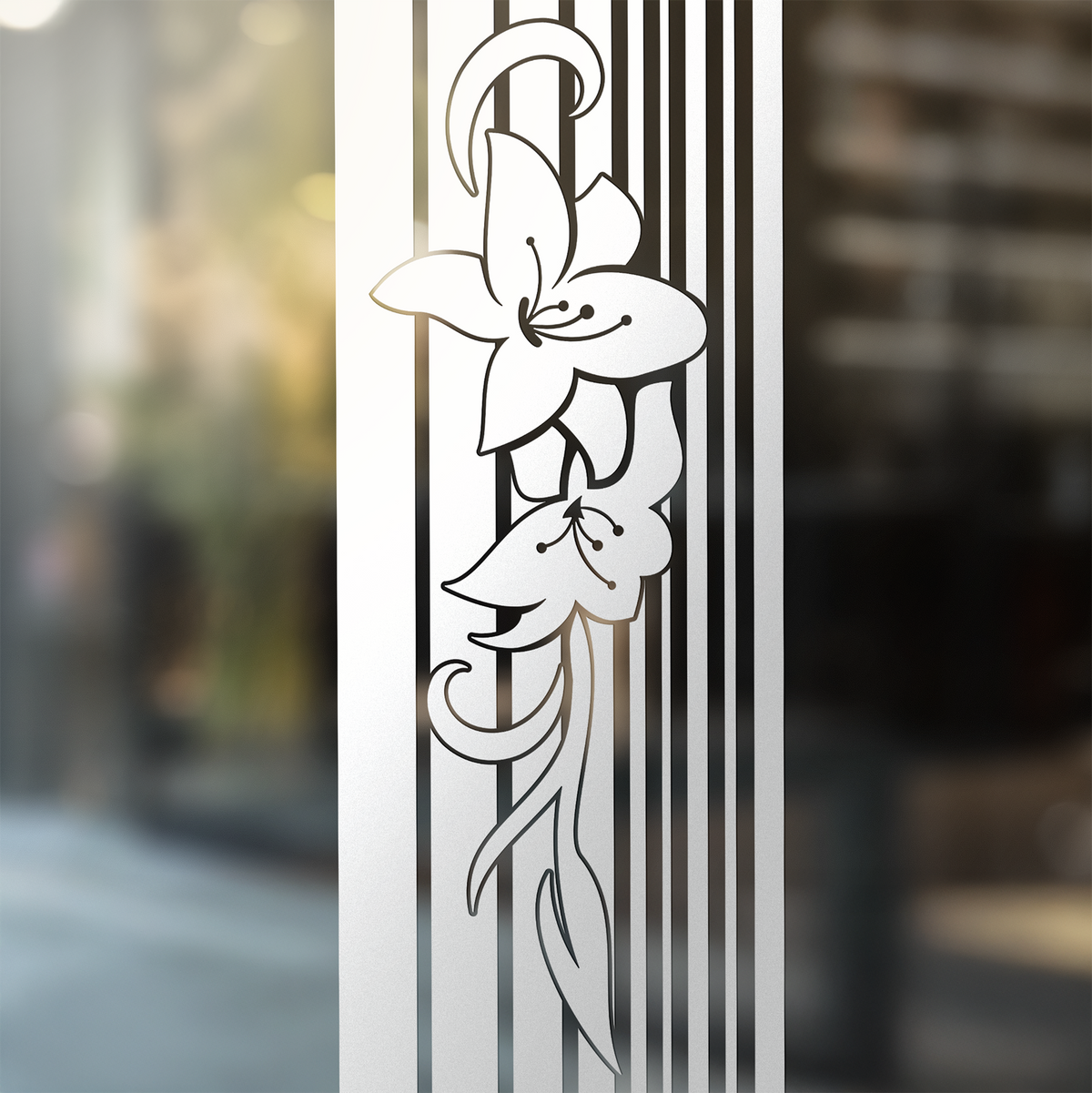 Schwarz-weiße Glasdekorfolie mit Lilienmotiv und Streifen.