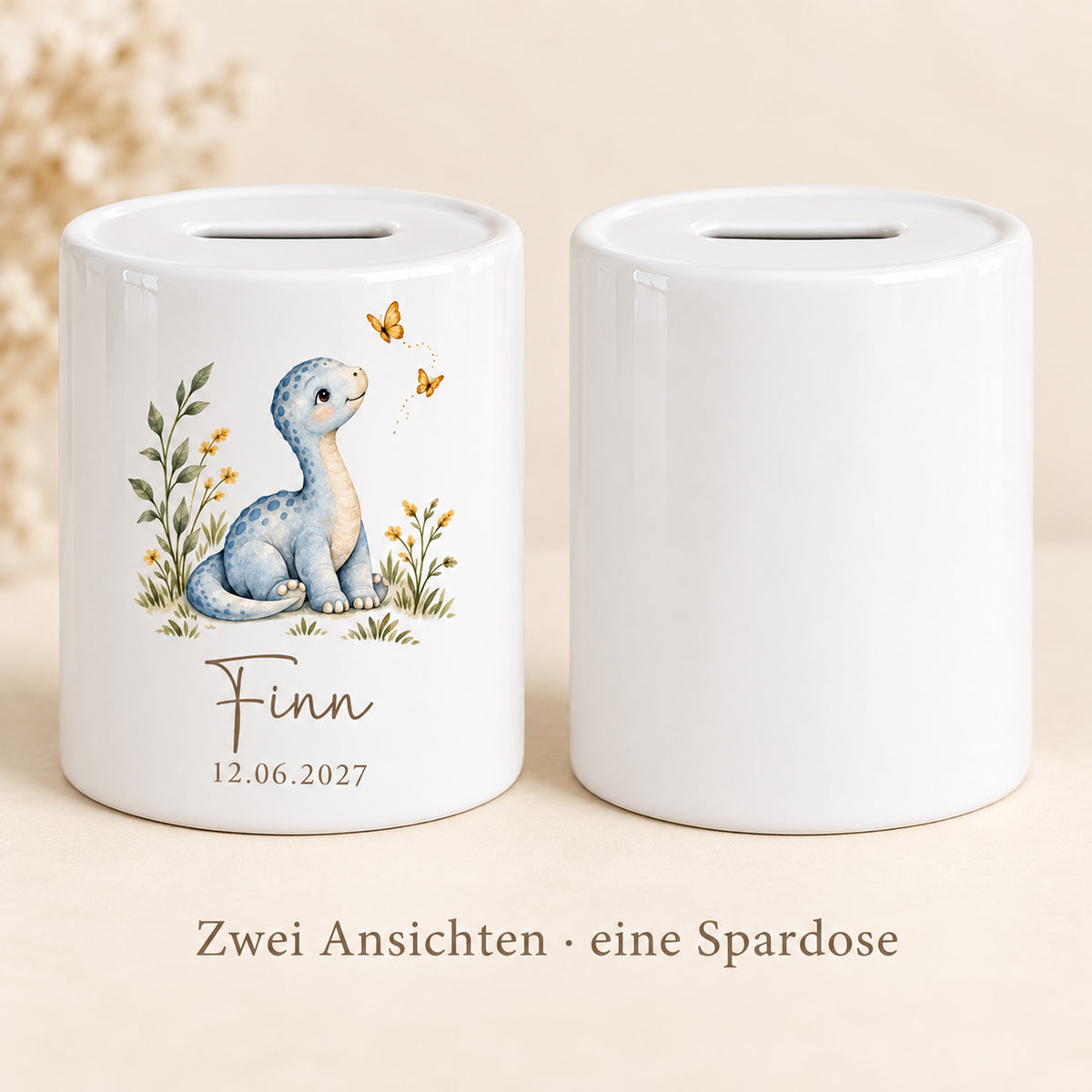 Blauer Dino mit Schmetterlingen: Spardose mit Beispielname Finn und Datum 12.06.2027, Zwei Ansichten