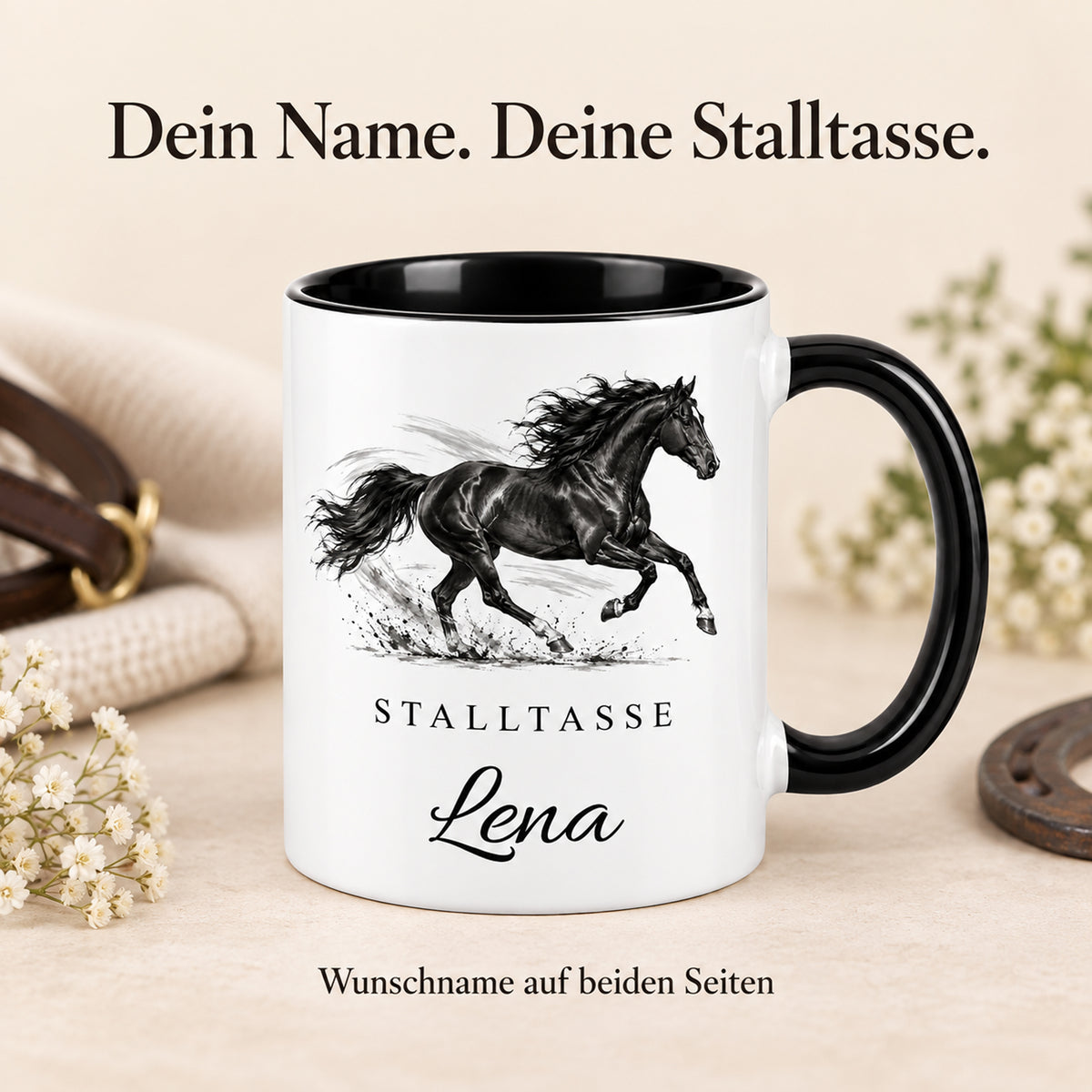 Stalltasse mit Namen Lena – Freier Galopp, schwarzer Henkel und Innenraum – Personalisierung