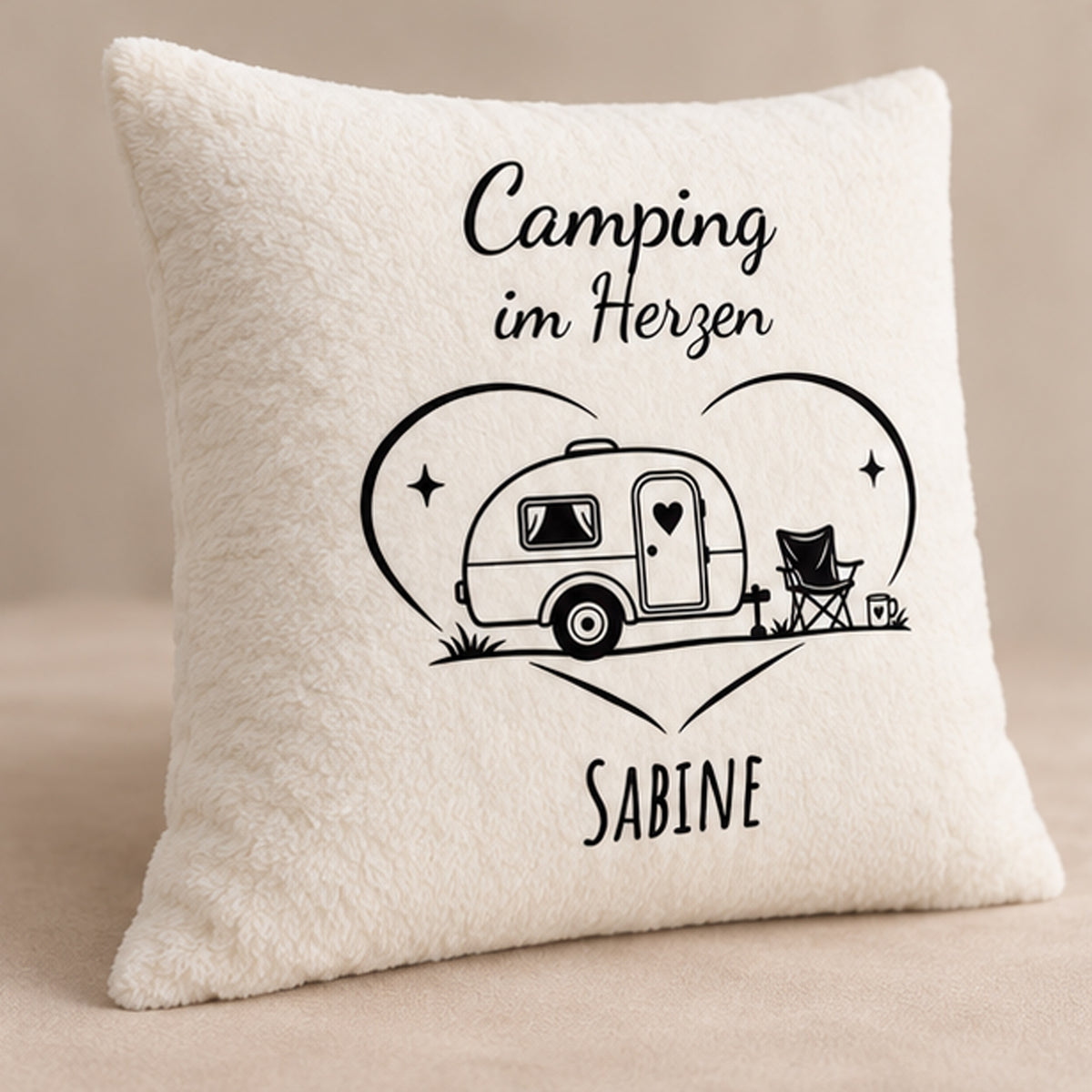 Schrägansicht: Camping-Kissenbezug Camping im Herzen, personalisiert mit Sabine
