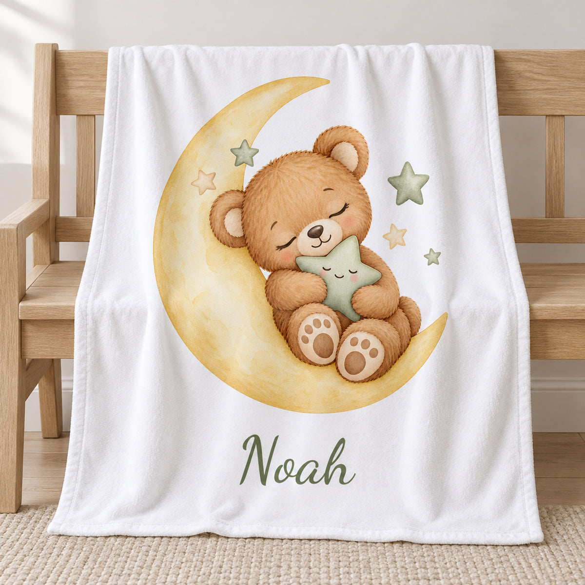 Weiße Babydecke mit Bärchen auf dem Mond und Beispielname Noah – motivansicht