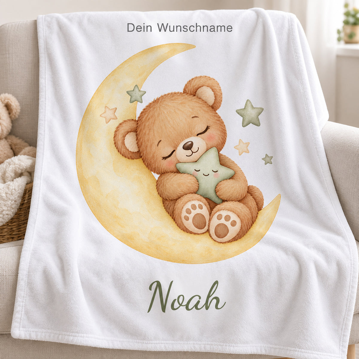 Weiße Babydecke mit Bärchen auf dem Mond und Beispielname Noah – personalisierung