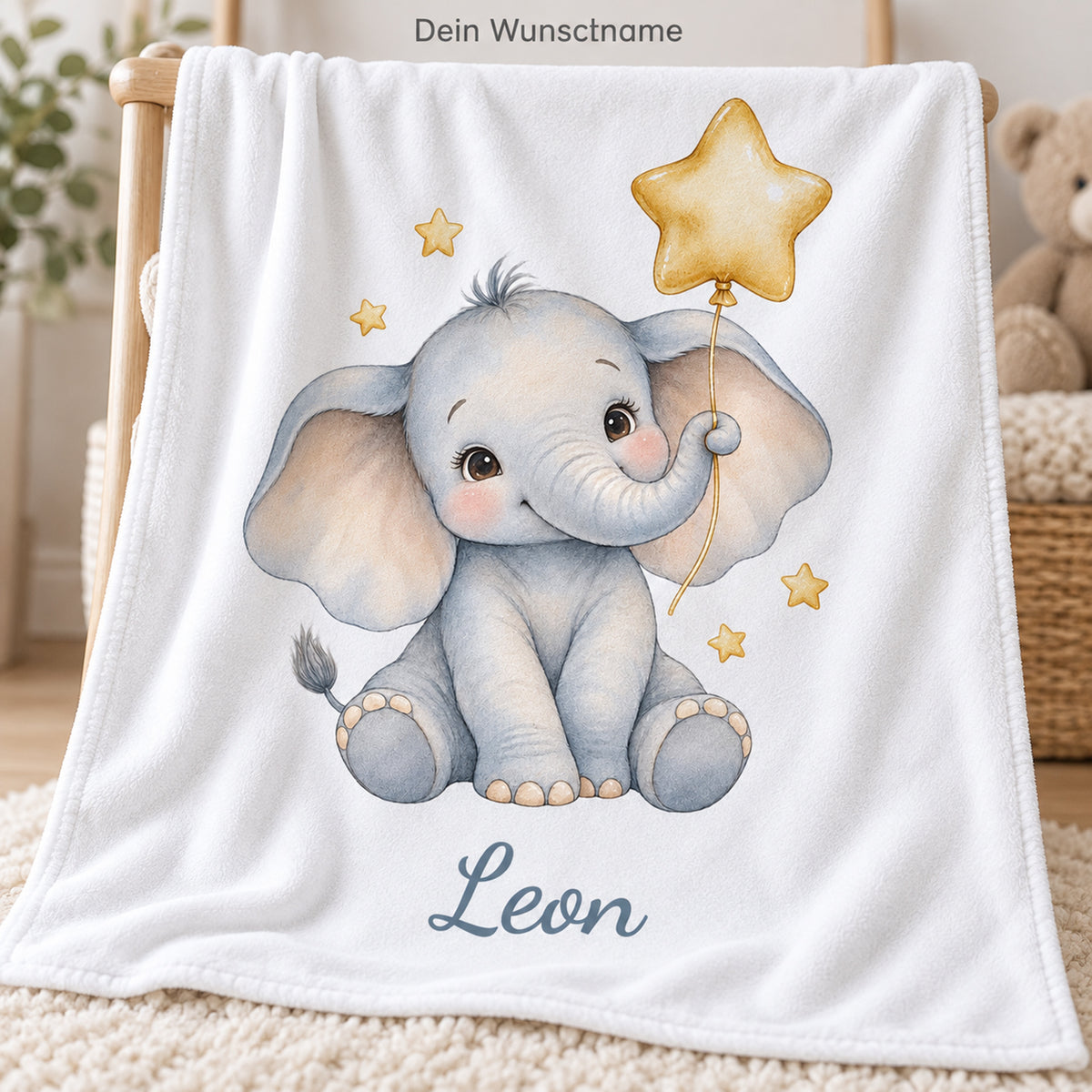 Weiße Babydecke mit Elefant mit Sternballon und Beispielname Leon – personalisierung