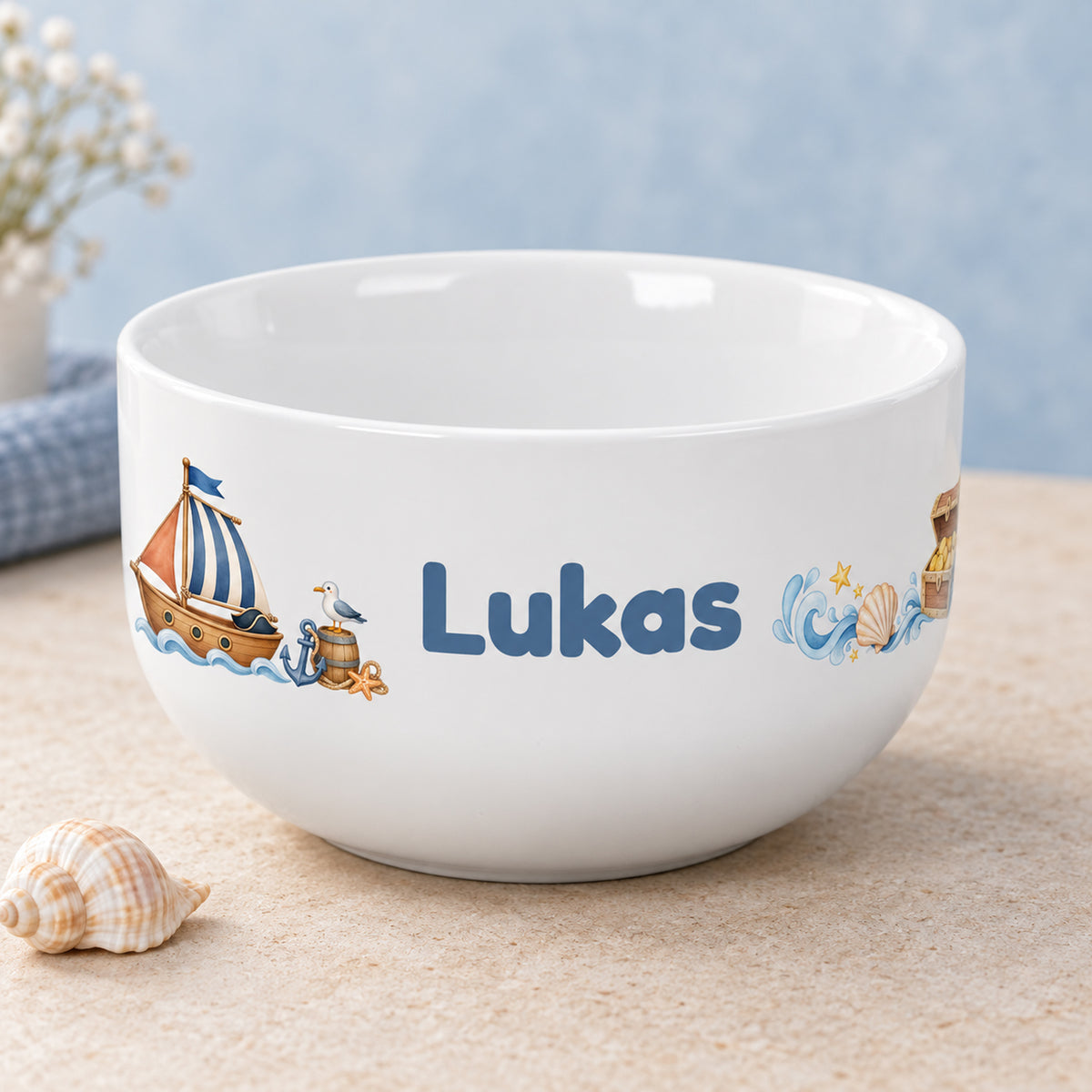 Weiße Müslischale mit Piratenschiff-Motiv und Beispielname Lukas