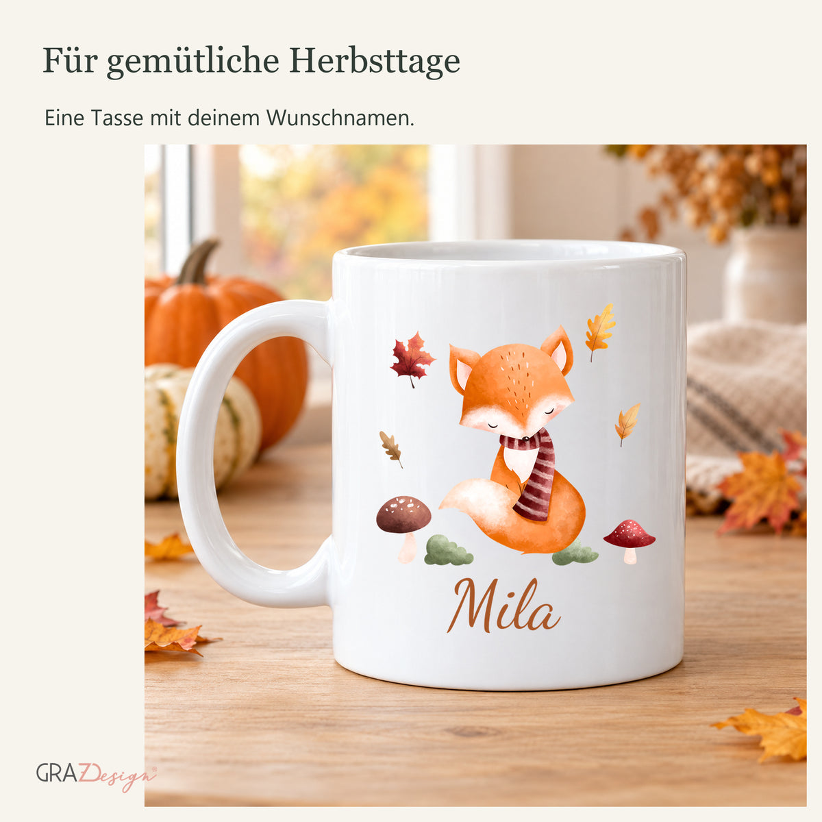 Herbsttasse mit fuchs und Name auf einem Holztisch