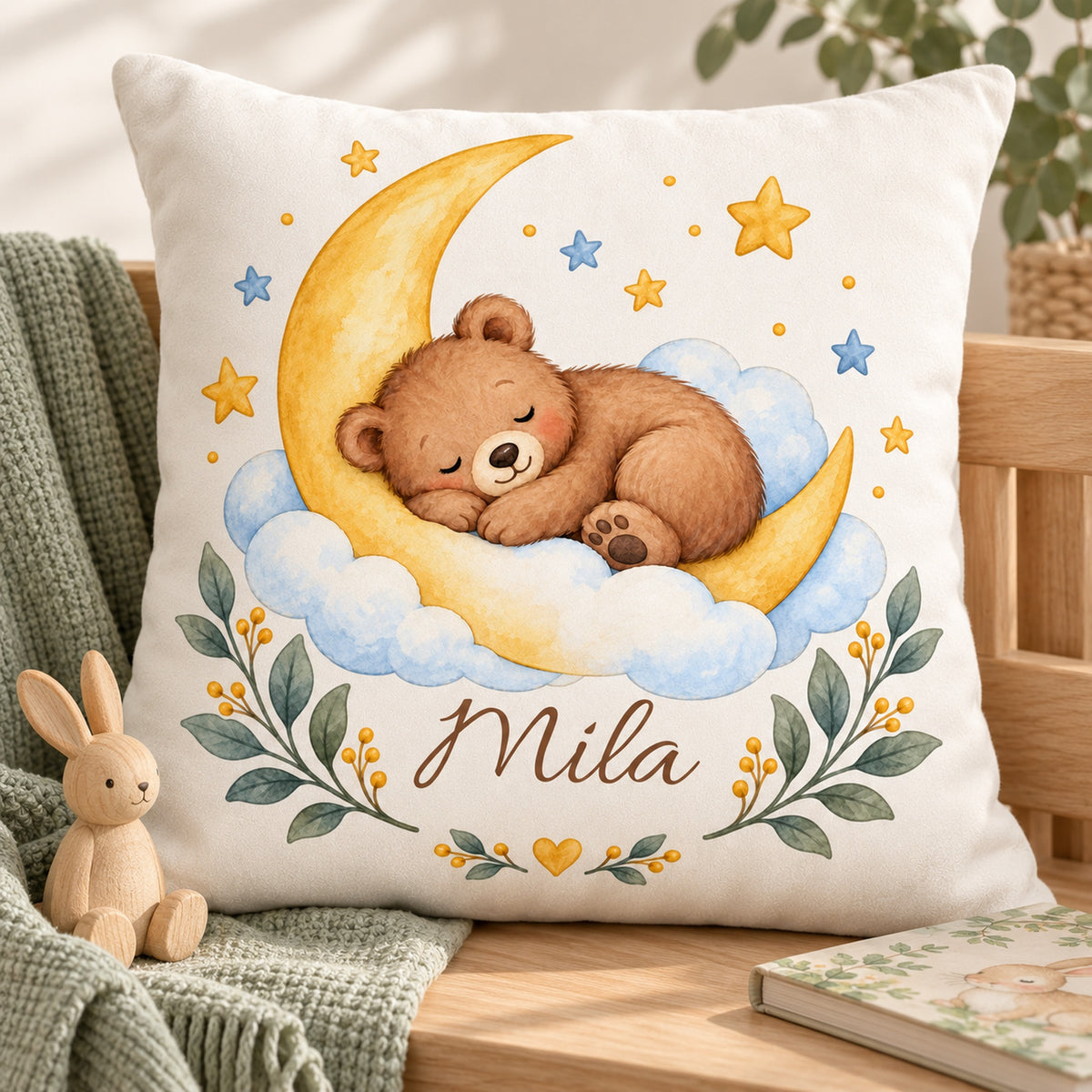 Goldener Mond: personalisierter Kissenbezug mit Bär, Mond und Beispielname Mila – Leseecke