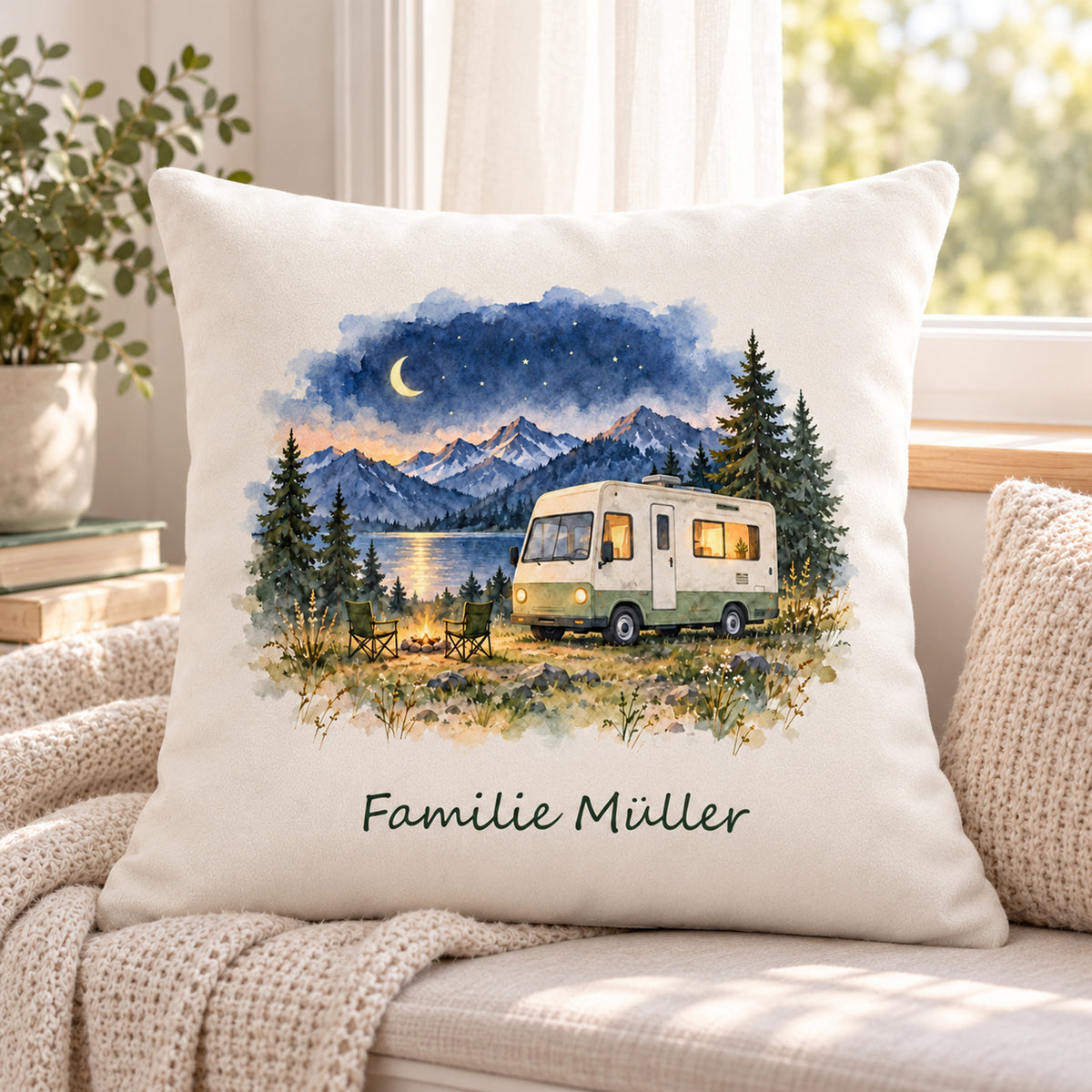 Wohnumgebung: personalisierter Wohnmobil-Kissenbezug Sternennacht, 40 × 40 cm, Beispiel Familie Müller