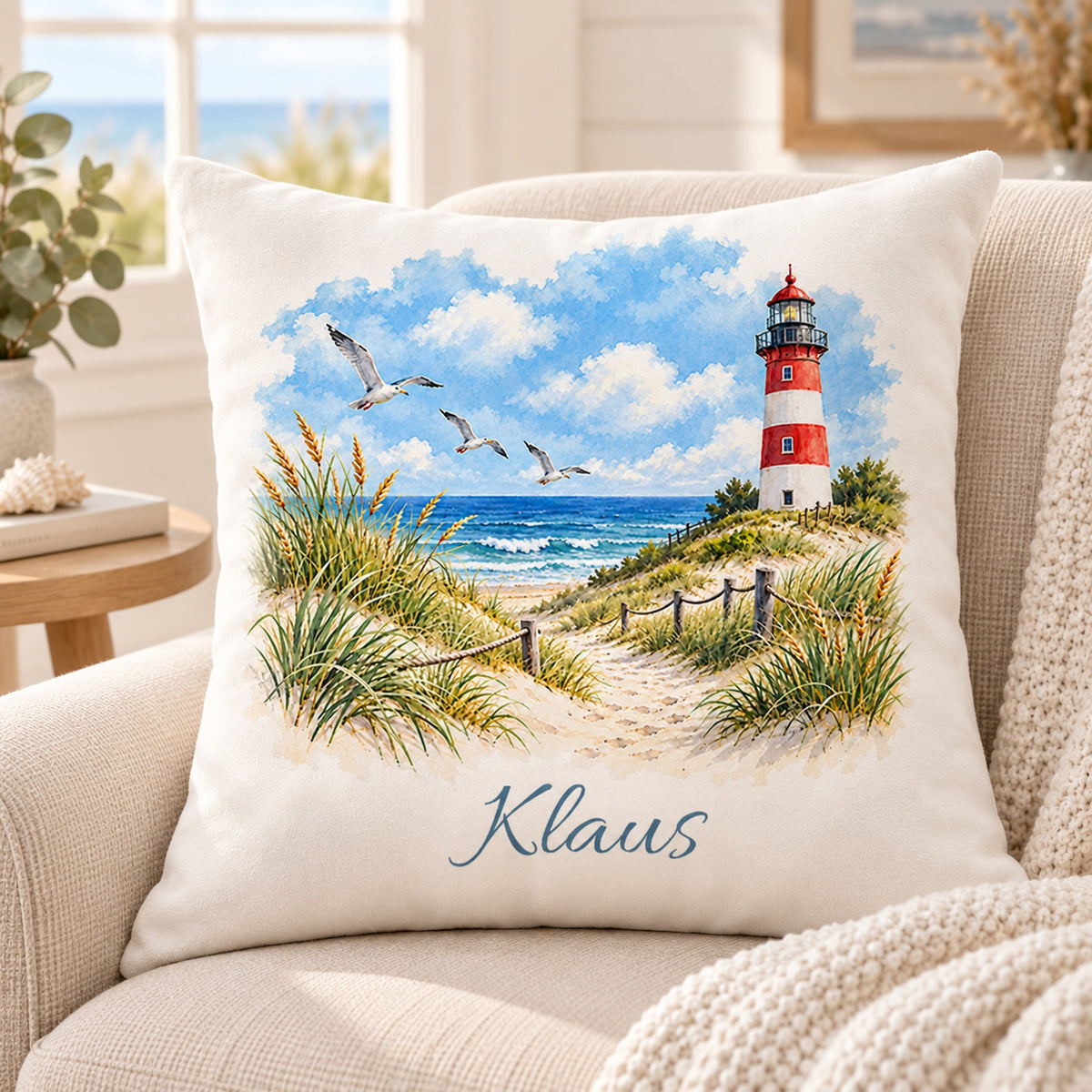 Dünenweg: Kissenbezug mit Leuchtturm und Beispielname Klaus – Leseecke