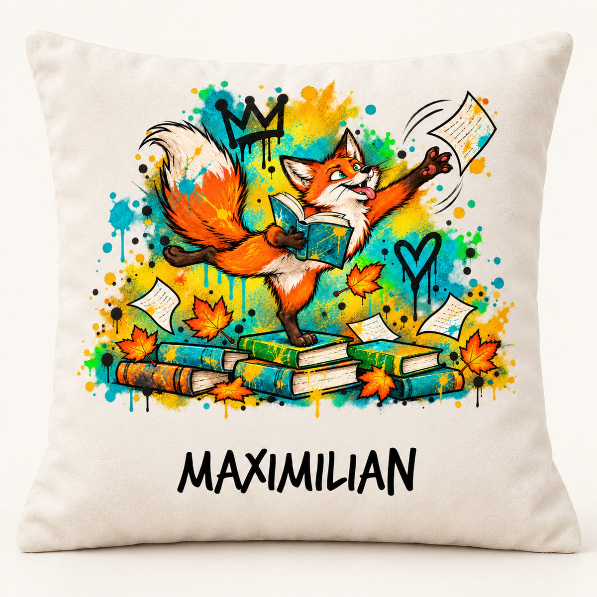 Personalisierter Bücherfuchs-Kissenbezug Seitenfänger, 40 × 40 cm – Hauptbild mit Beispielname Maximilian