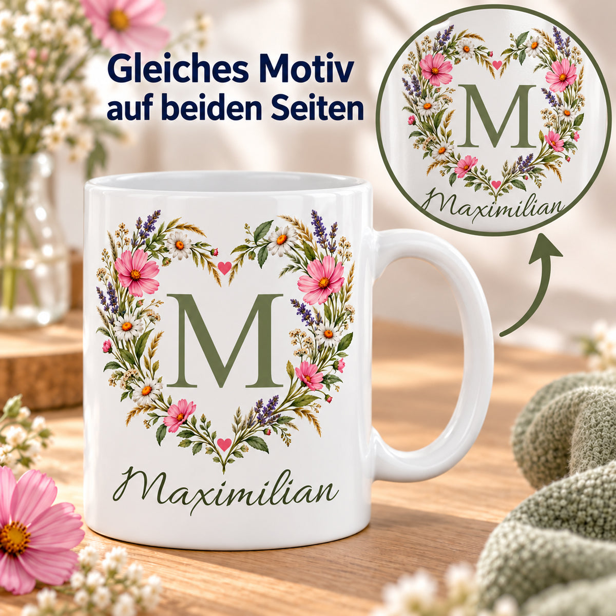 Weiße personalisierte Keramiktasse Blütenherz mit floralem Monogramm – Beidseitiger Druck