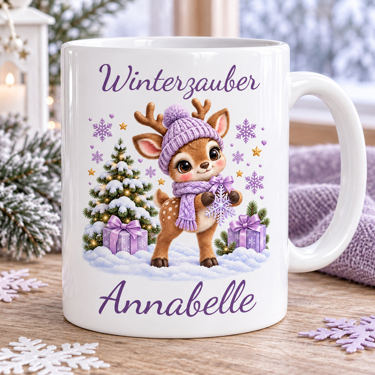Tasse Rentier mit Namen – Mit Schneeflocke Flieder – Produktansicht 8, Beispielname Annabelle