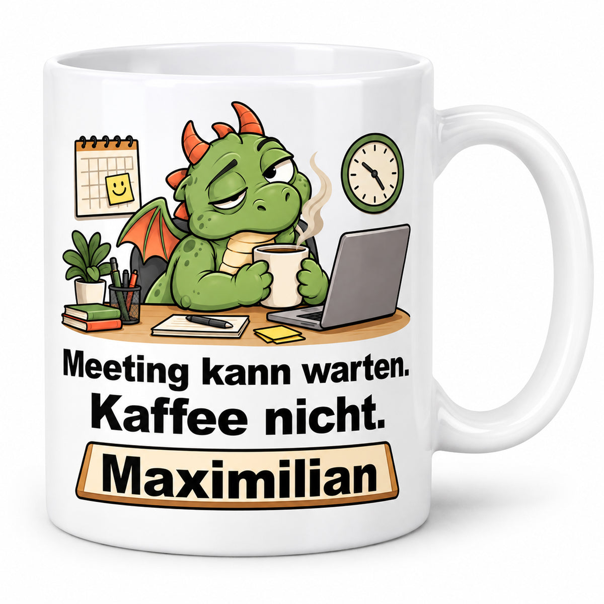 Personalisierte weiße Drachentasse mit Grüner Bürodrache, Spruch „Meeting kann warten. Kaffee nicht.“ und Wunschname – Hauptansicht