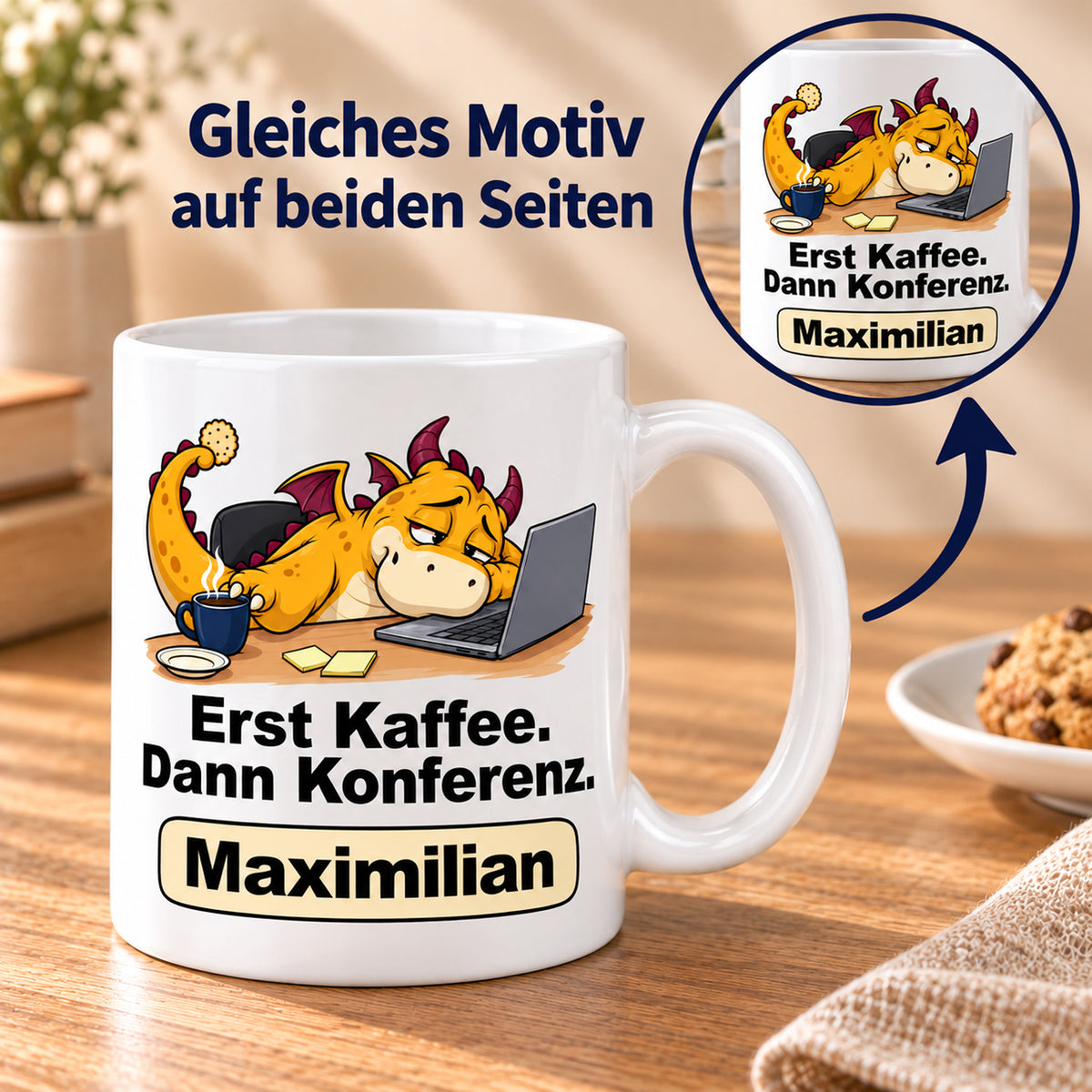 Personalisierte weiße Drachentasse mit Gelber Konferenzdrache, Spruch „Erst Kaffee. Dann Konferenz.“ und Wunschname – Beidseitiger Druck