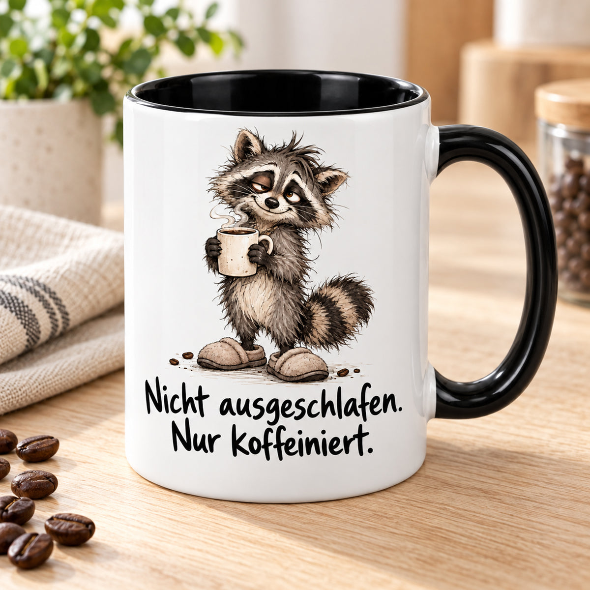 Waschbär-Tasse Morgenstart, Ansicht 3, weiß mit schwarzem Henkel und schwarzer Innenseite