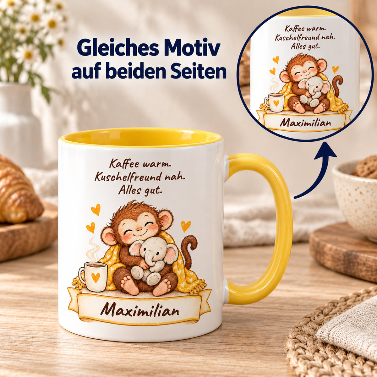 Beidseitiger Druck: gelbe personalisierte Tasse mit Baby-Affe, Motiv Kuschelfreund Elefant, Beispielname Maximilian