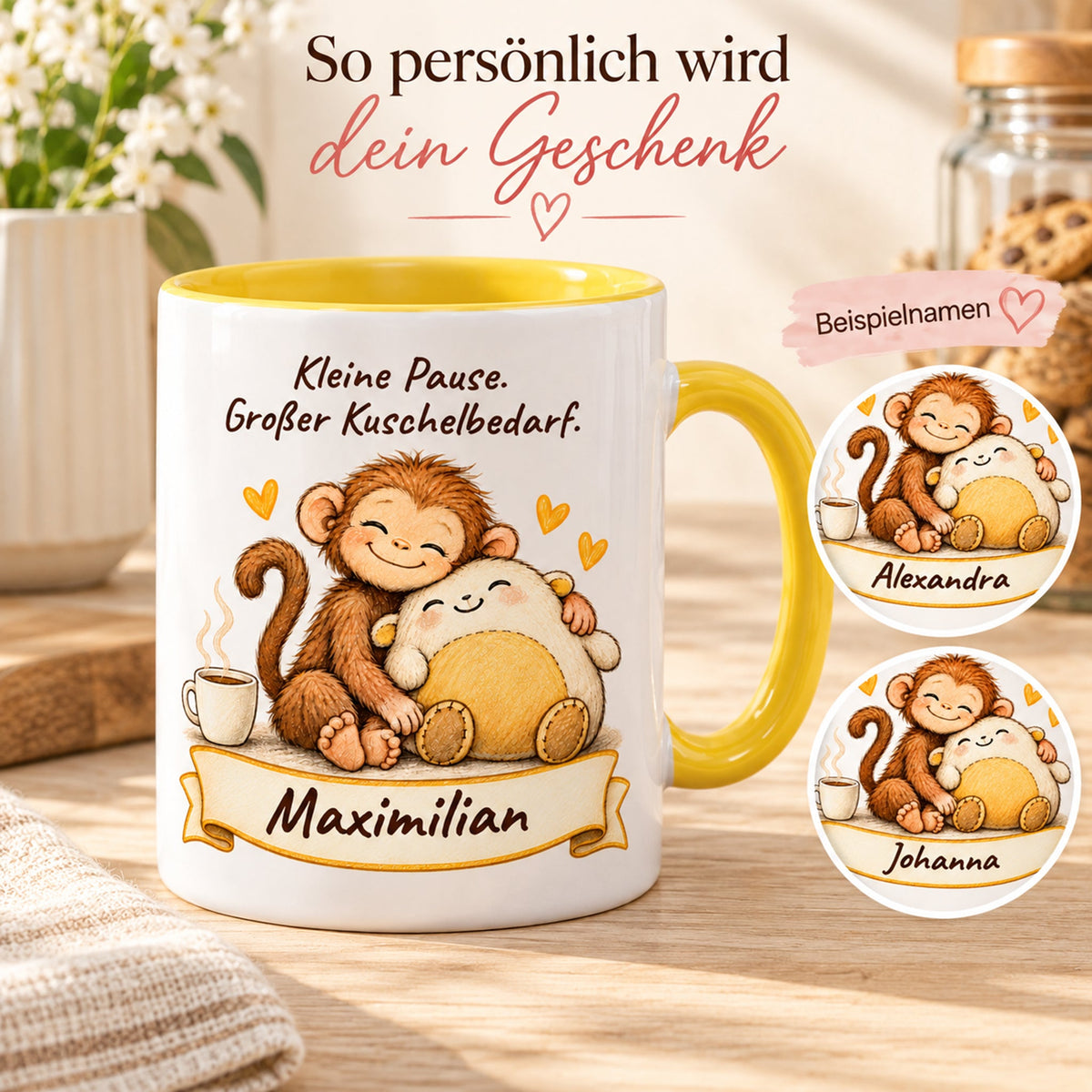 Personalisierung: gelbe personalisierte Tasse mit Baby-Affe, Motiv Kleine Pause, Beispielname Maximilian; weitere gekennzeichnete Beispielnamen Alexandra und Johanna