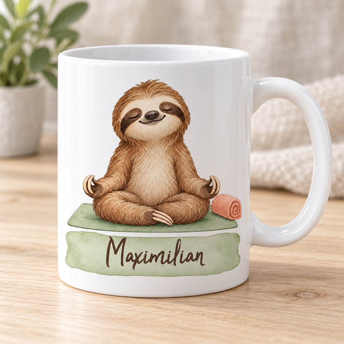 Personalisierte weiße Faultier-Tasse Yoga-Auszeit mit dem Namen Maximilian