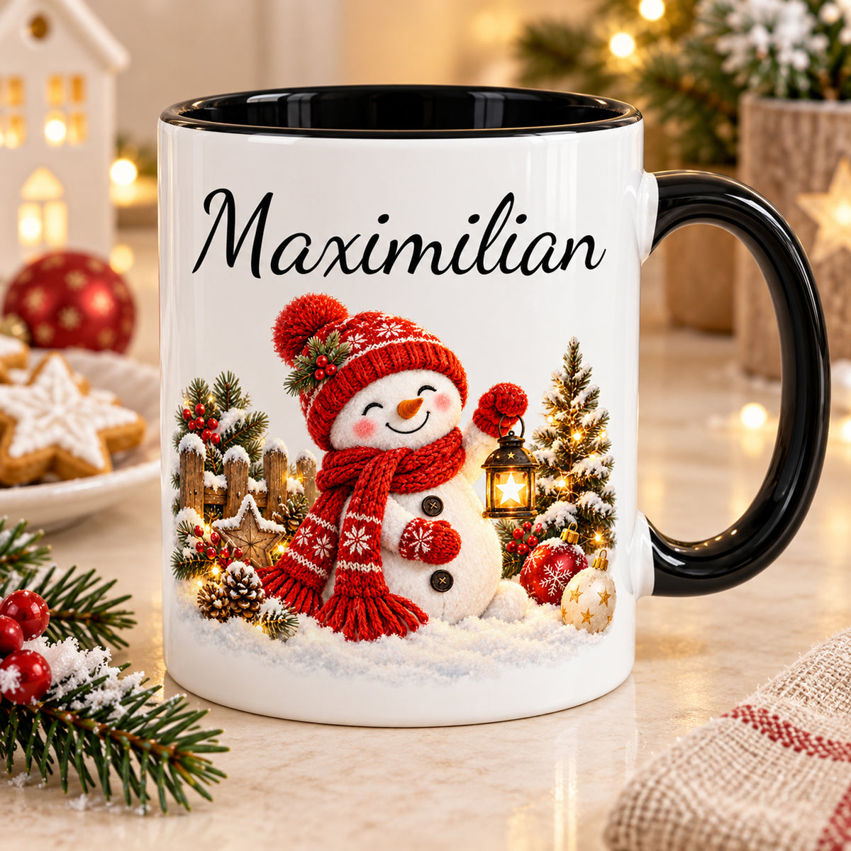 Winterliche Alltagsszene: Schneemann-Tasse Laternenzauber, schwarzer Henkel, 330 ml, mit Beispielname Maximilian