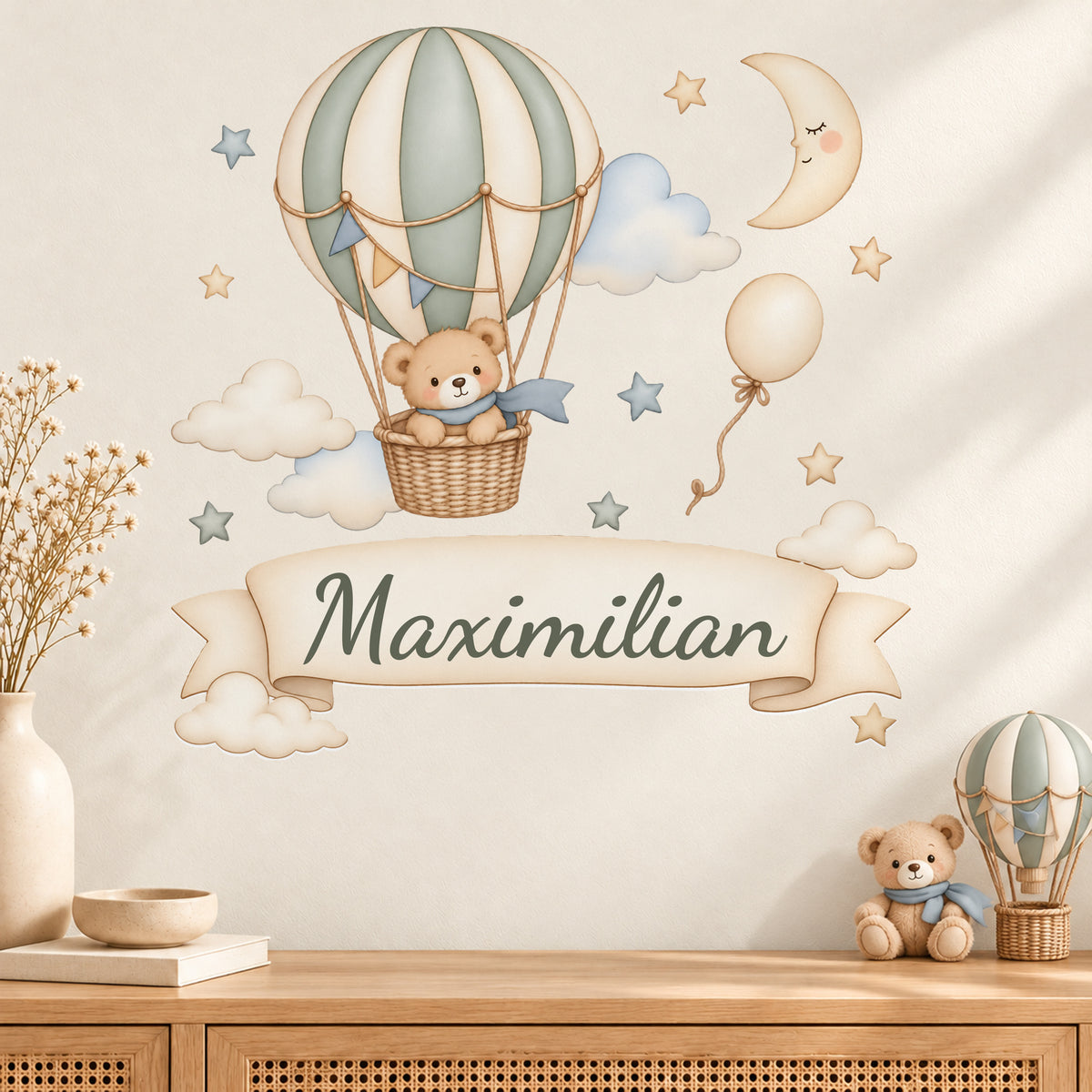 Wandtattoo Bär mit Namen im Banner - Babyzimmer an der Wand