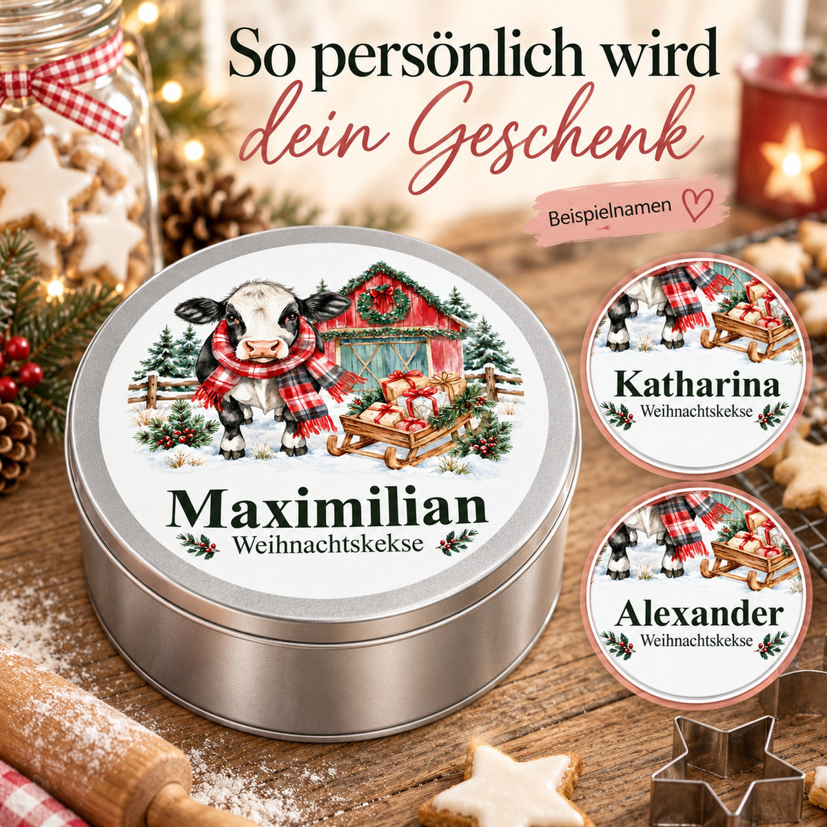 Keksdose mit Kuh im Weihnachtsstall und verschiedenen Wunschnamen als personalisierte Geschenkidee