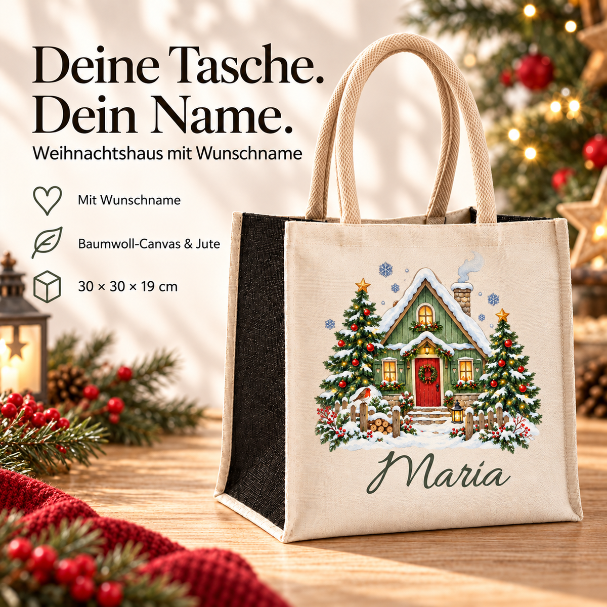 Produktübersicht zur Tasche mit Motiv „Waldhäuschen mit Tannen“: Wunschname, Baumwoll-Canvas und Jute sowie Maße.