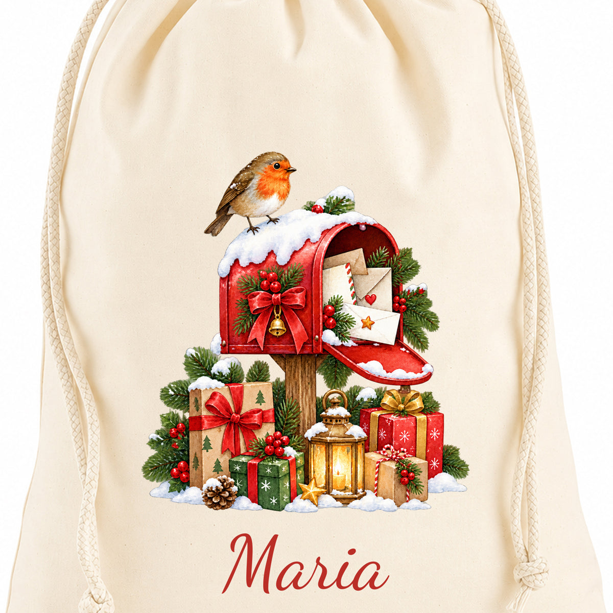Nahaufnahme des Weihnachtspost-Aufdrucks und der roten Namensschrift auf naturfarbenem Baumwollstoff