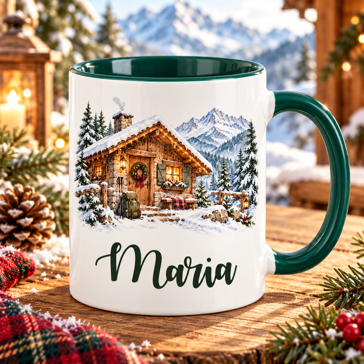 Tasse mit grünem Henkel und Name: weihnachtliche Berghütte.