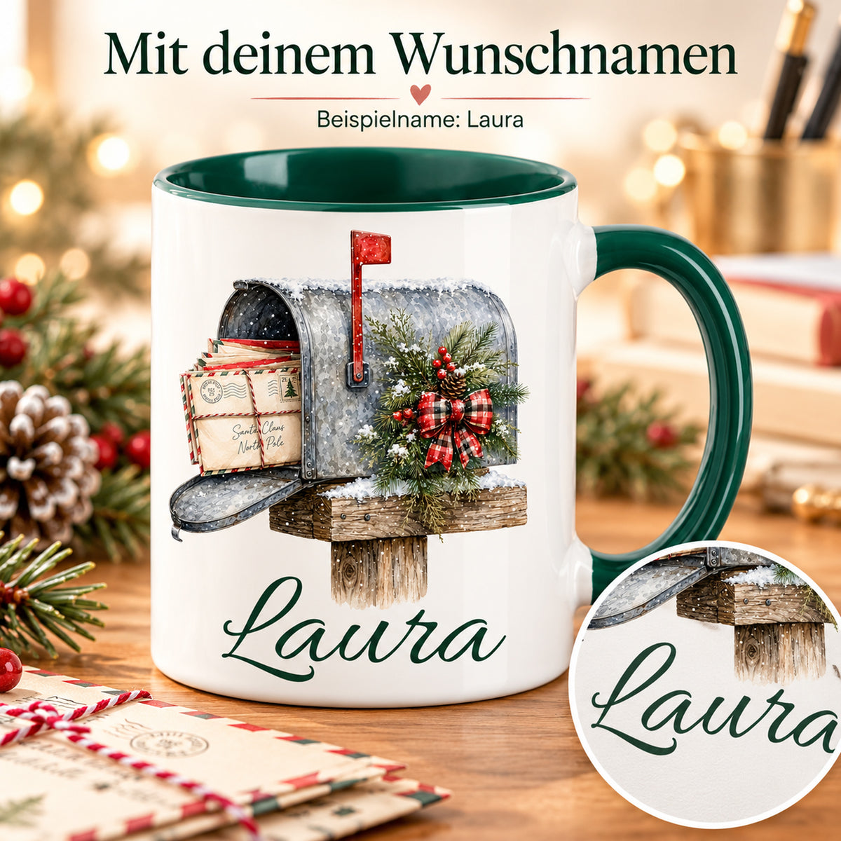 Personalisierte Tasse mit Weihnachtspost-Motiv; vergrößertes Detail der dunkelgrünen Namensschrift.