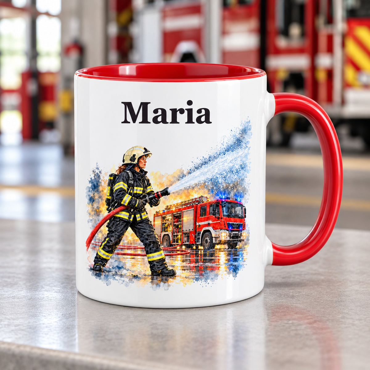 Tasse mit Feuerwehrfrau im Motiv „Wasser marsch“, rotem Henkel und roter Innenseite