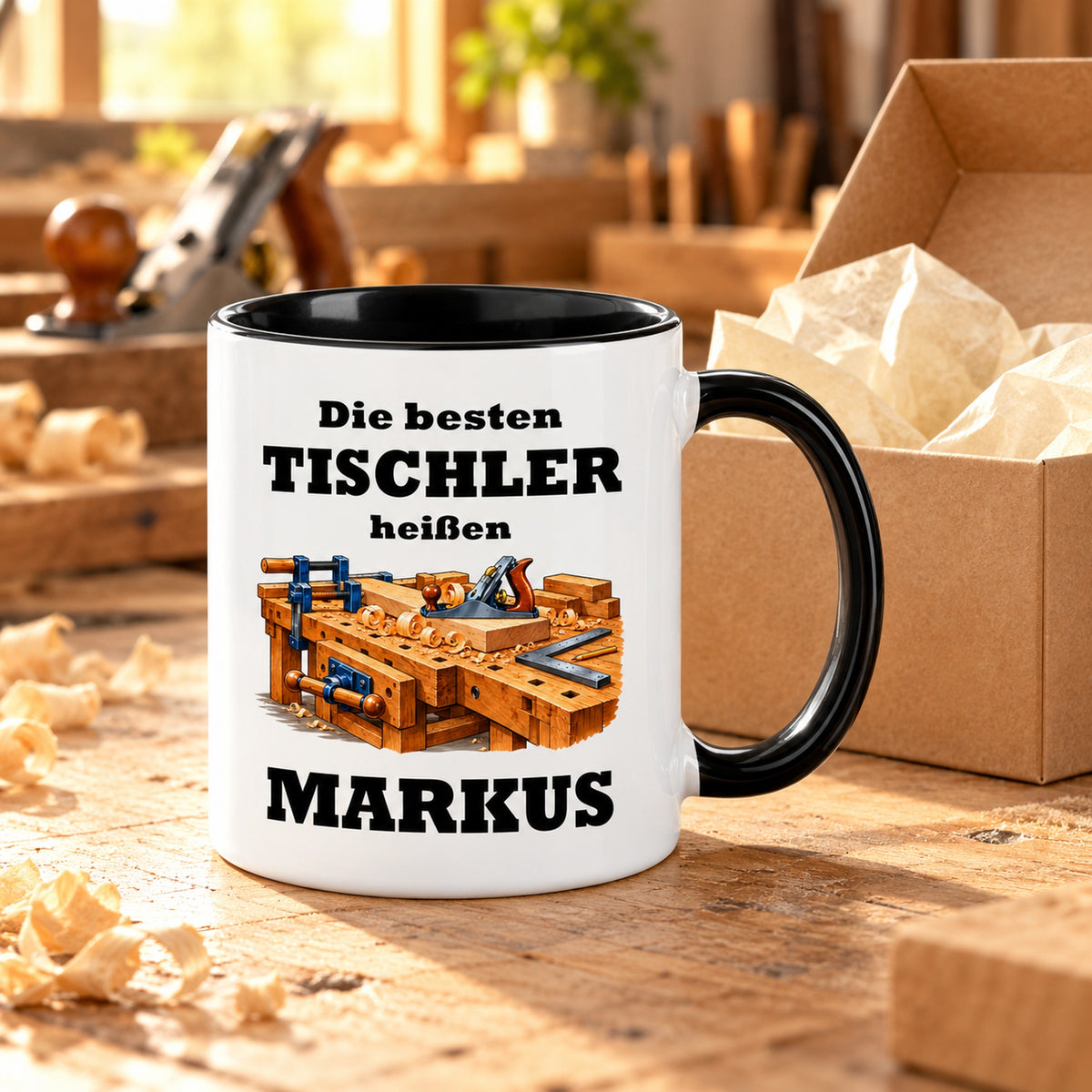 Tischler-Tasse als Geschenkidee mit dekorativer Geschenkverpackung; die Verpackung ist nicht enthalten.