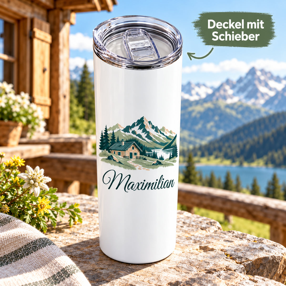 Thermobecher mit Berghütte und Bergen und Wunschname; transparenter Deckel mit Schieber von oben.