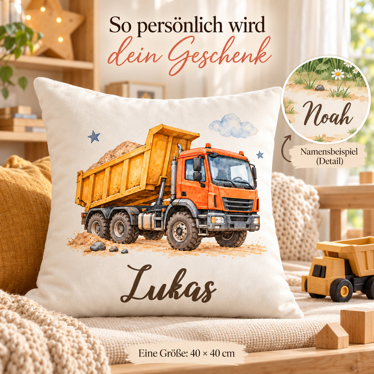 Personalisierungsbeispiel am Kipplaster-Kissen: Lukas auf dem Bezug und Noah im runden Namensdetail.
