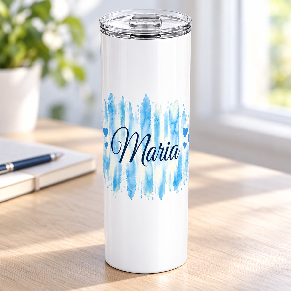 Weißer Thermobecher mit Motiv Himmelherz, personalisiertem Namen in einer weiteren Ansicht mit sichtbarem Aufdruck.