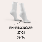 Weiße Socken in Einheitsgröße 27-31 und 32-36.